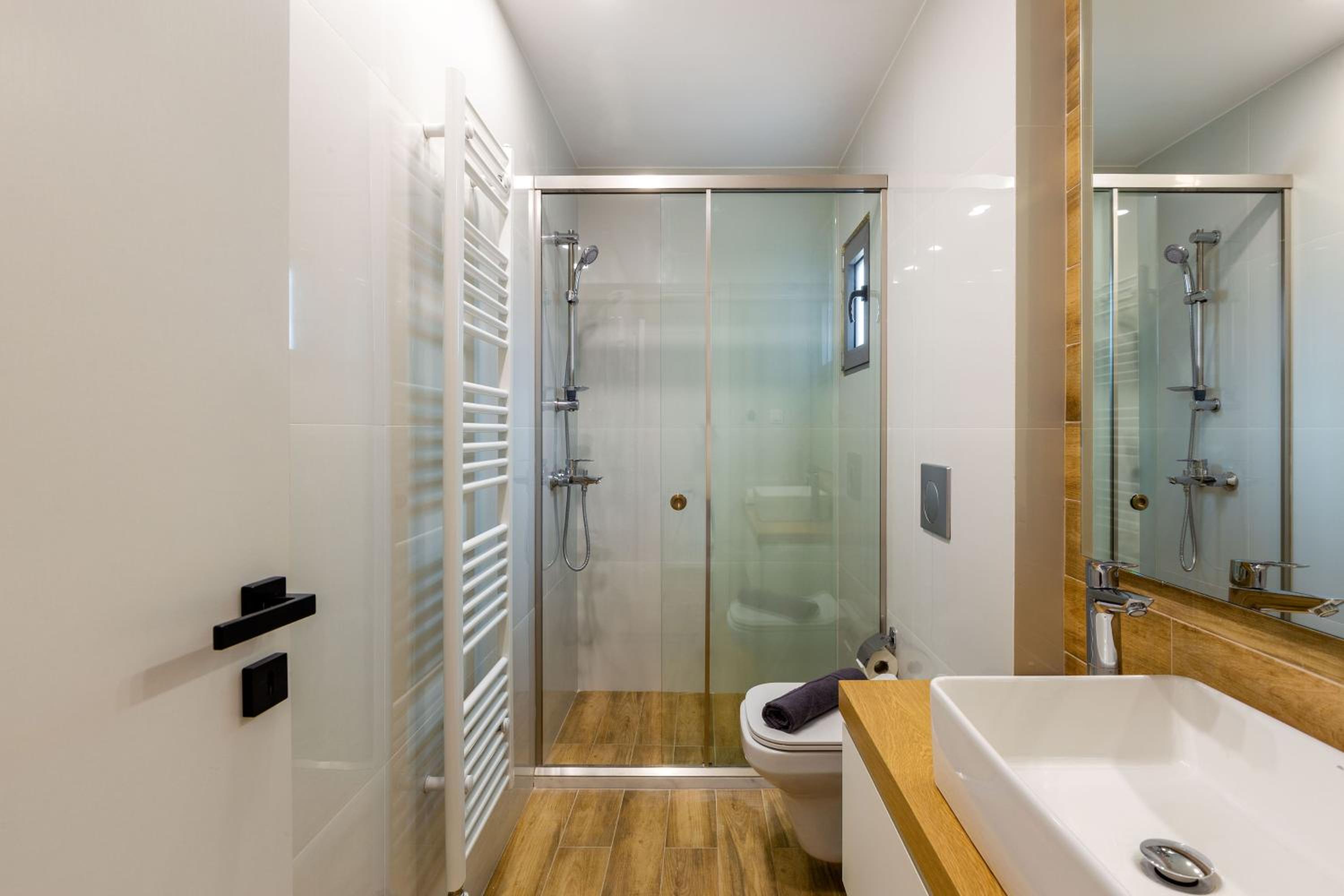 IO SUITES
