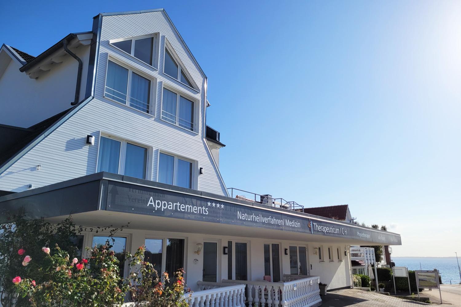 Hotel Große Penthouse Ferienwohnung mit Meerblick, Sonnenterrasse & Luxusbad von "Momentic" - Image 1