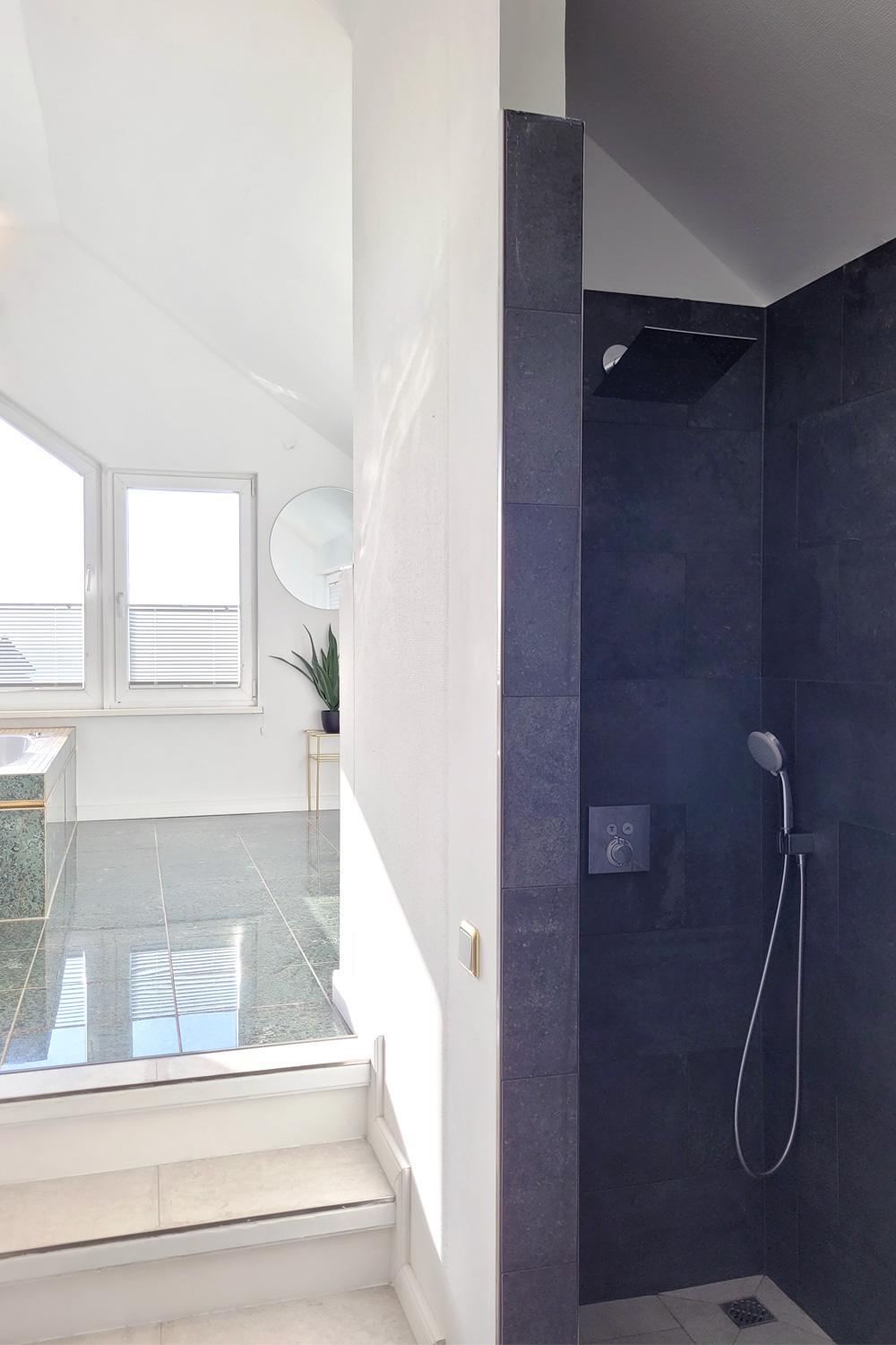 Große Penthouse Ferienwohnung mit Meerblick, Sonnenterrasse & Luxusbad von 