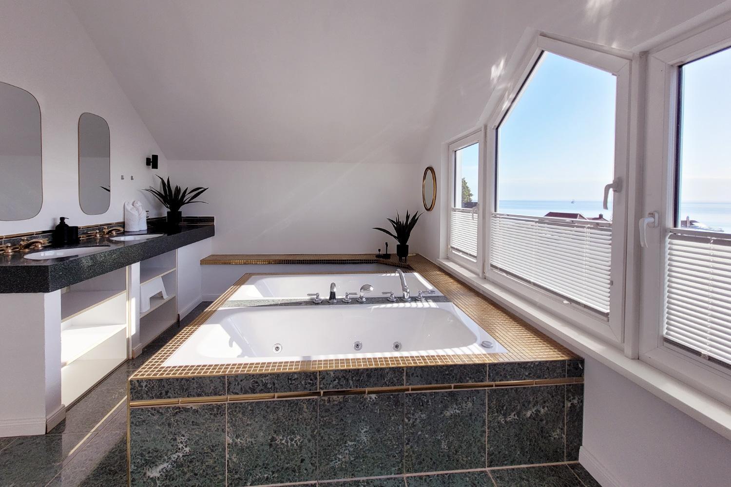 Große Penthouse Ferienwohnung mit Meerblick, Sonnenterrasse & Luxusbad von 