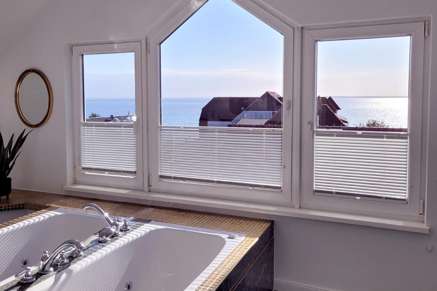 Große Penthouse Ferienwohnung mit Meerblick, Sonnenterrasse & Luxusbad von 