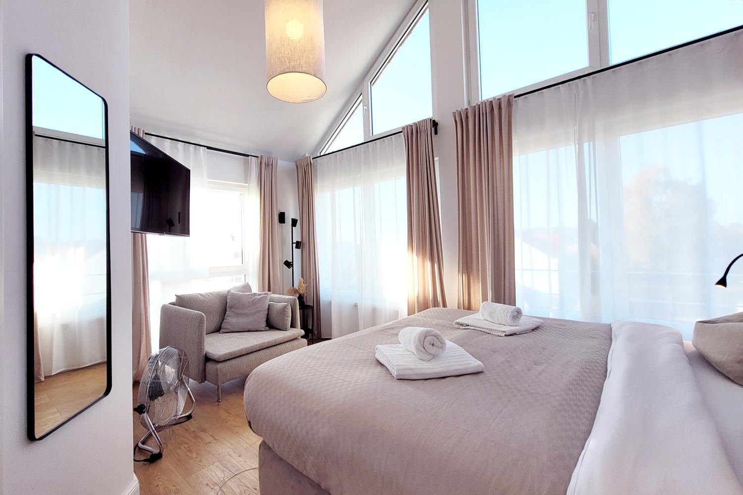 Große Penthouse Ferienwohnung mit Meerblick, Sonnenterrasse & Luxusbad von 
