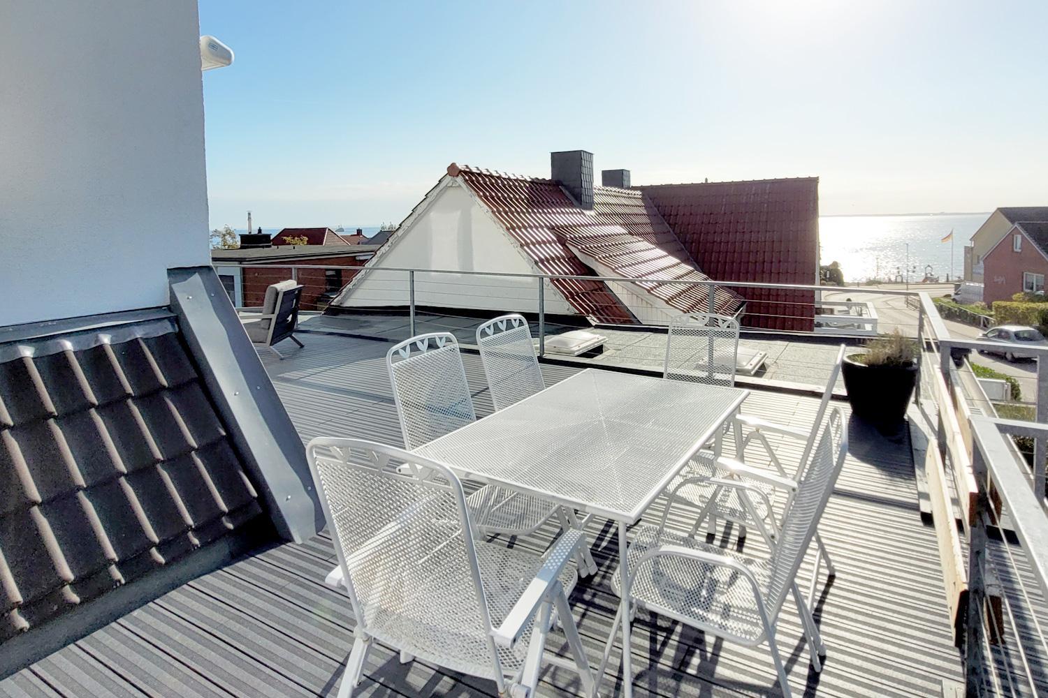 Große Penthouse Ferienwohnung mit Meerblick, Sonnenterrasse & Luxusbad von 
