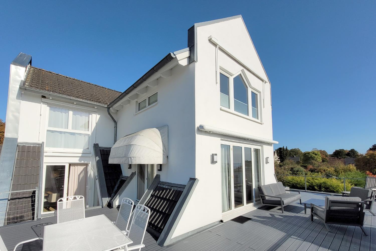 Große Penthouse Ferienwohnung mit Meerblick, Sonnenterrasse & Luxusbad von 