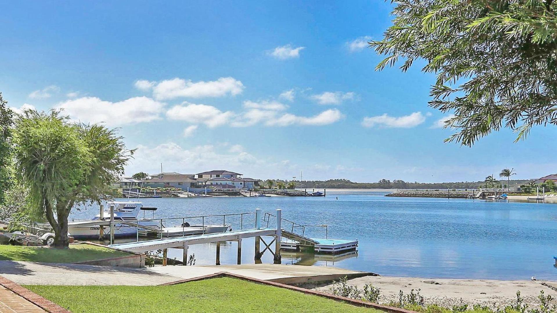Blue Mariner, 16 Mariners Way