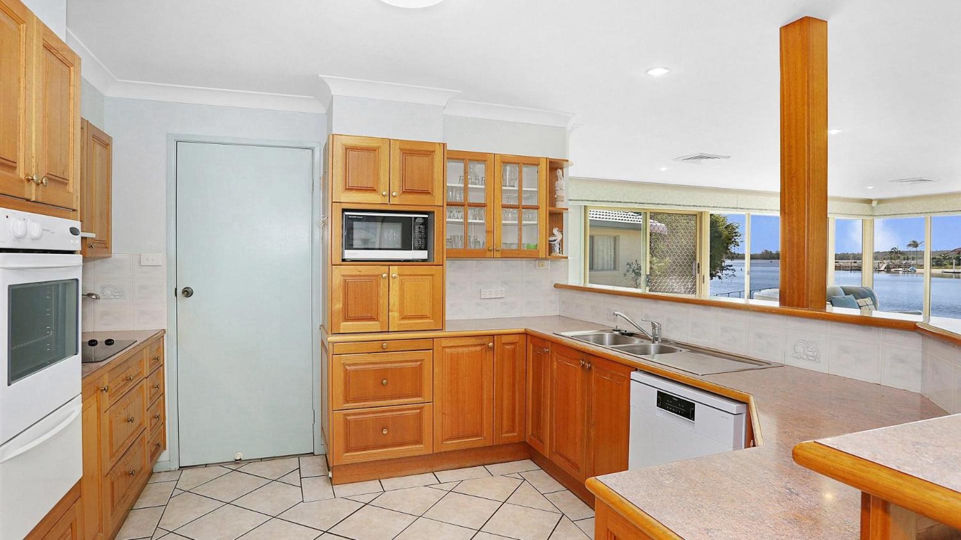 Blue Mariner, 16 Mariners Way