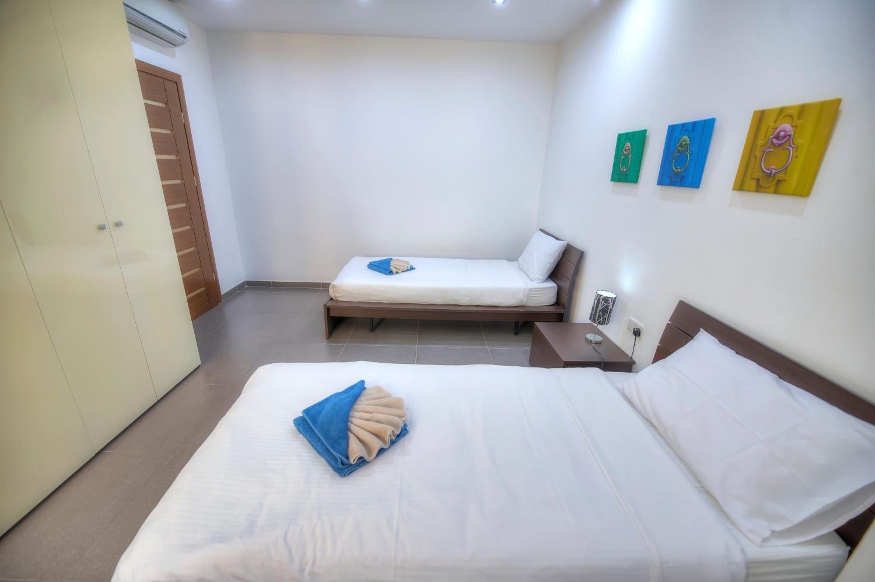 Bright & Large 2bedrooms in Sliema center MPOR1-1 view 4