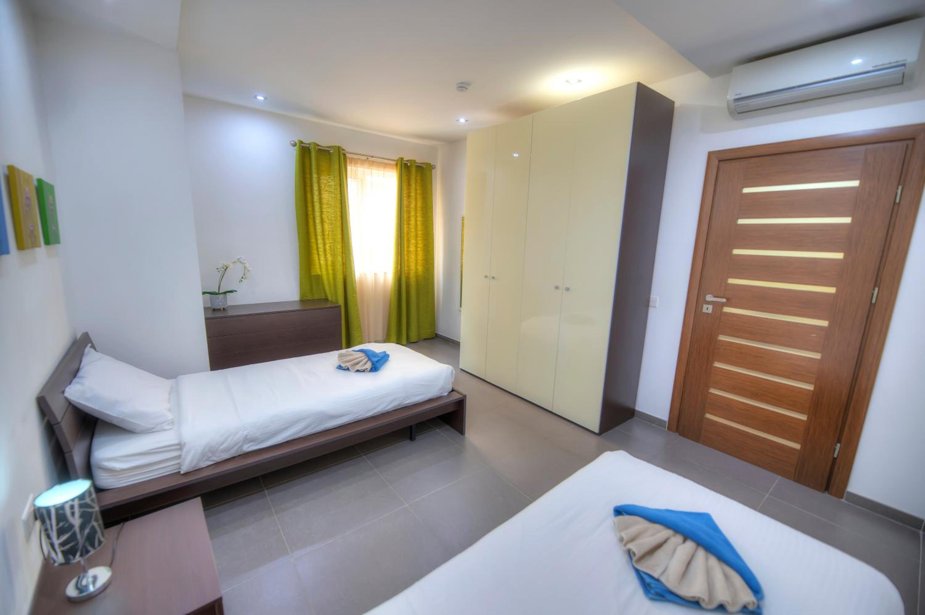 Bright & Large 2bedrooms in Sliema center MPOR1-1 view 3