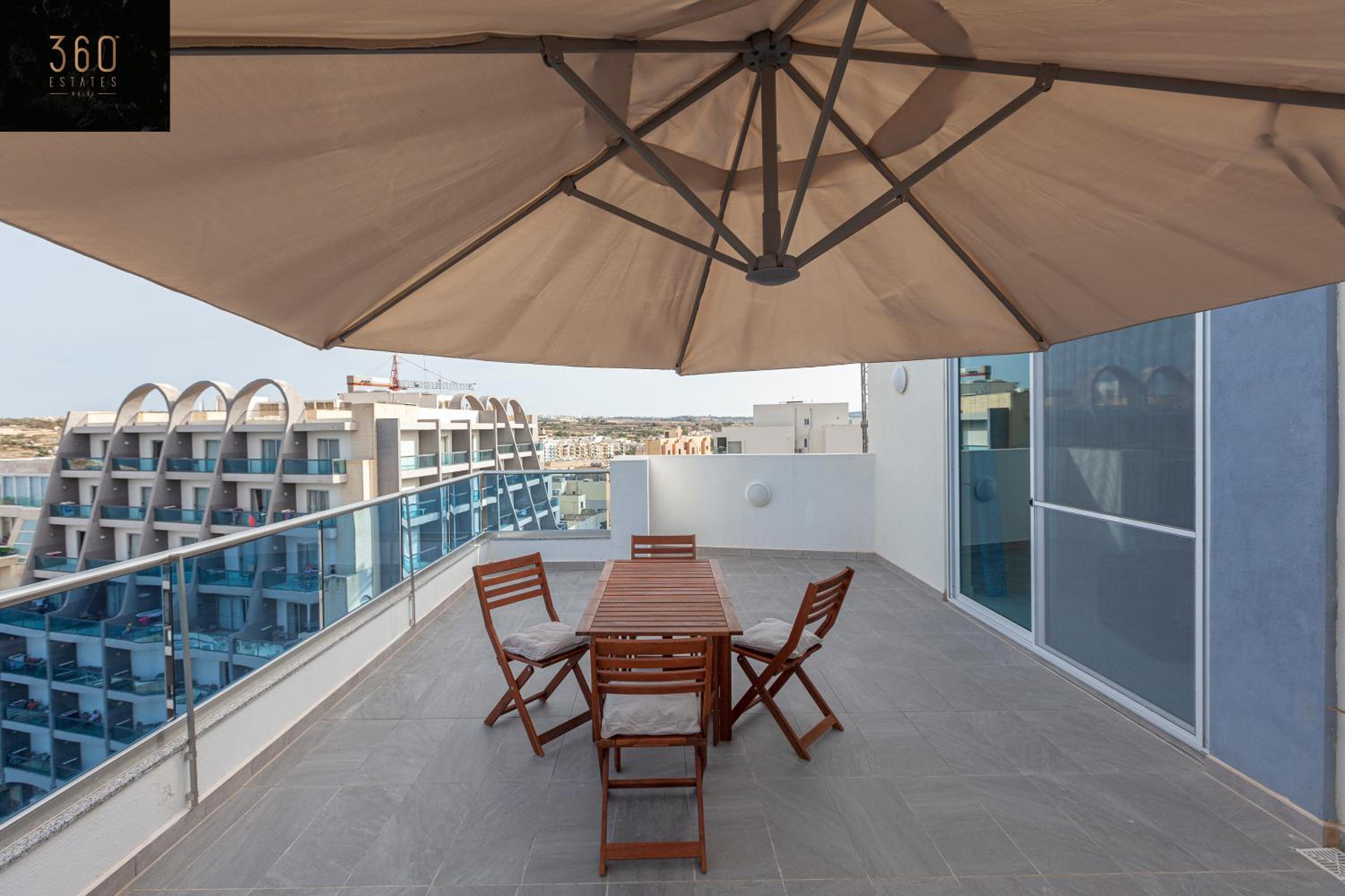 High Floor seafront Penthouse, OPP beach & WIFI AC by 360 Estates photo 3
