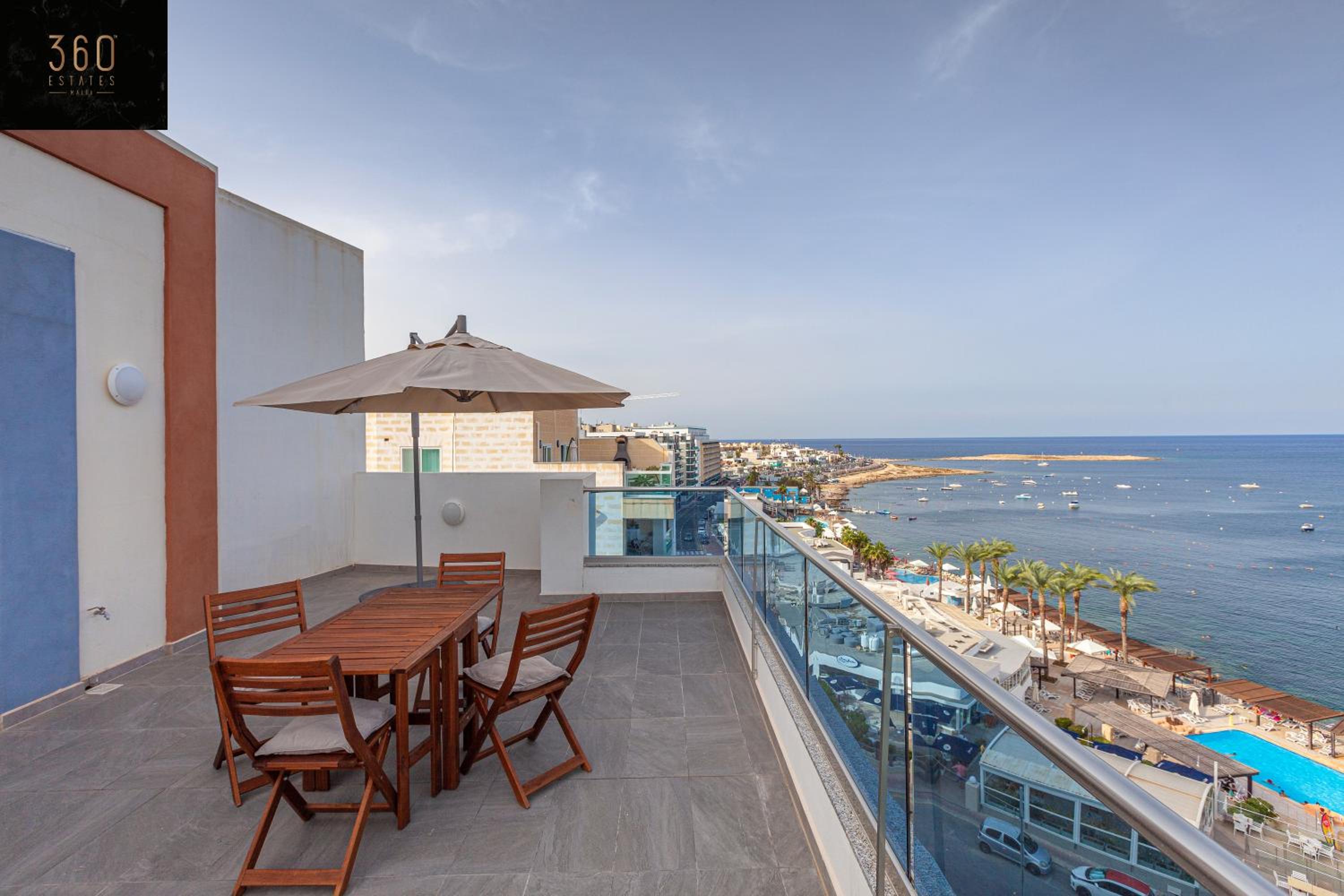 High Floor seafront Penthouse, OPP beach & WIFI AC by 360 Estates photo 4