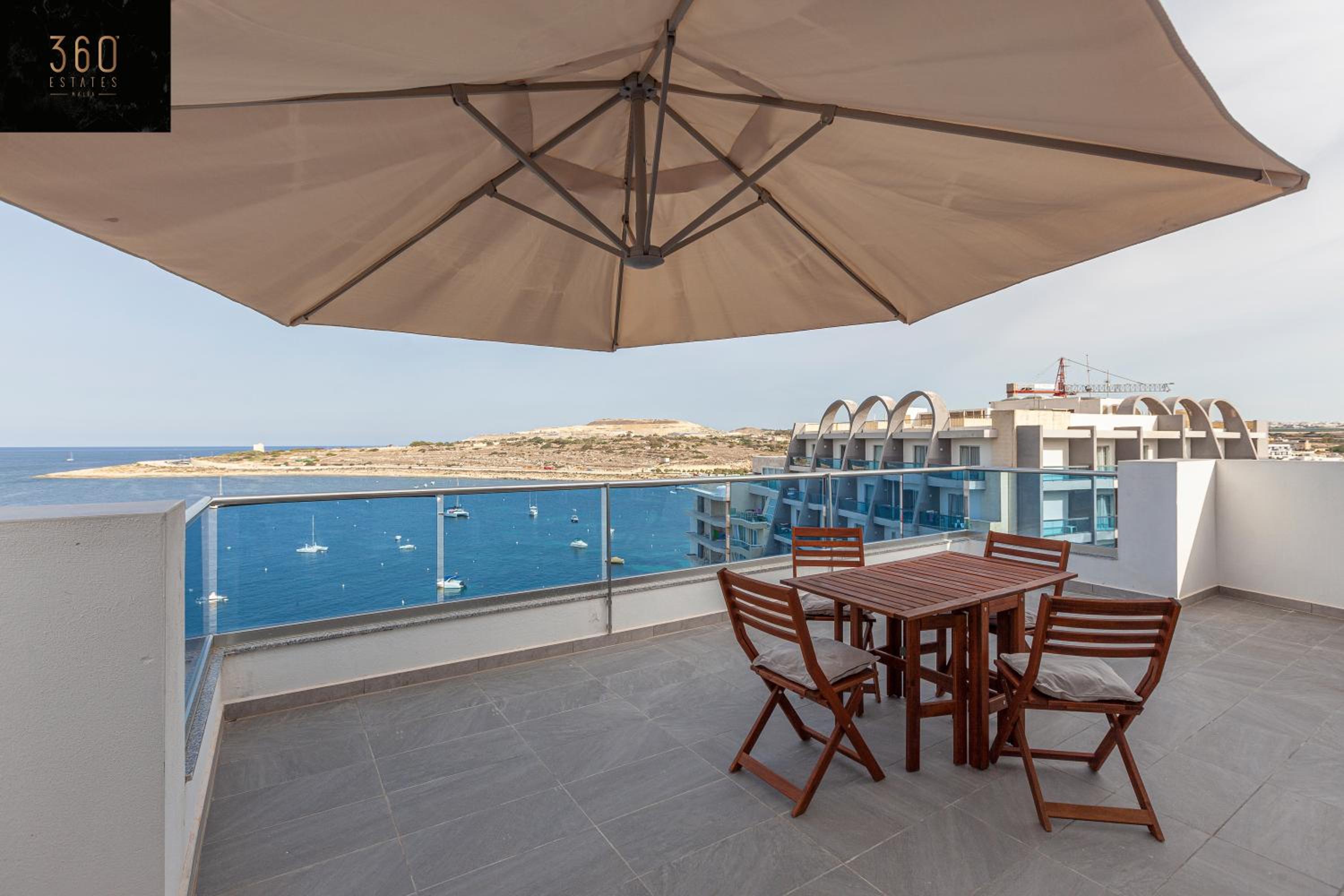 High Floor seafront Penthouse, OPP beach & WIFI AC by 360 Estates photo 5