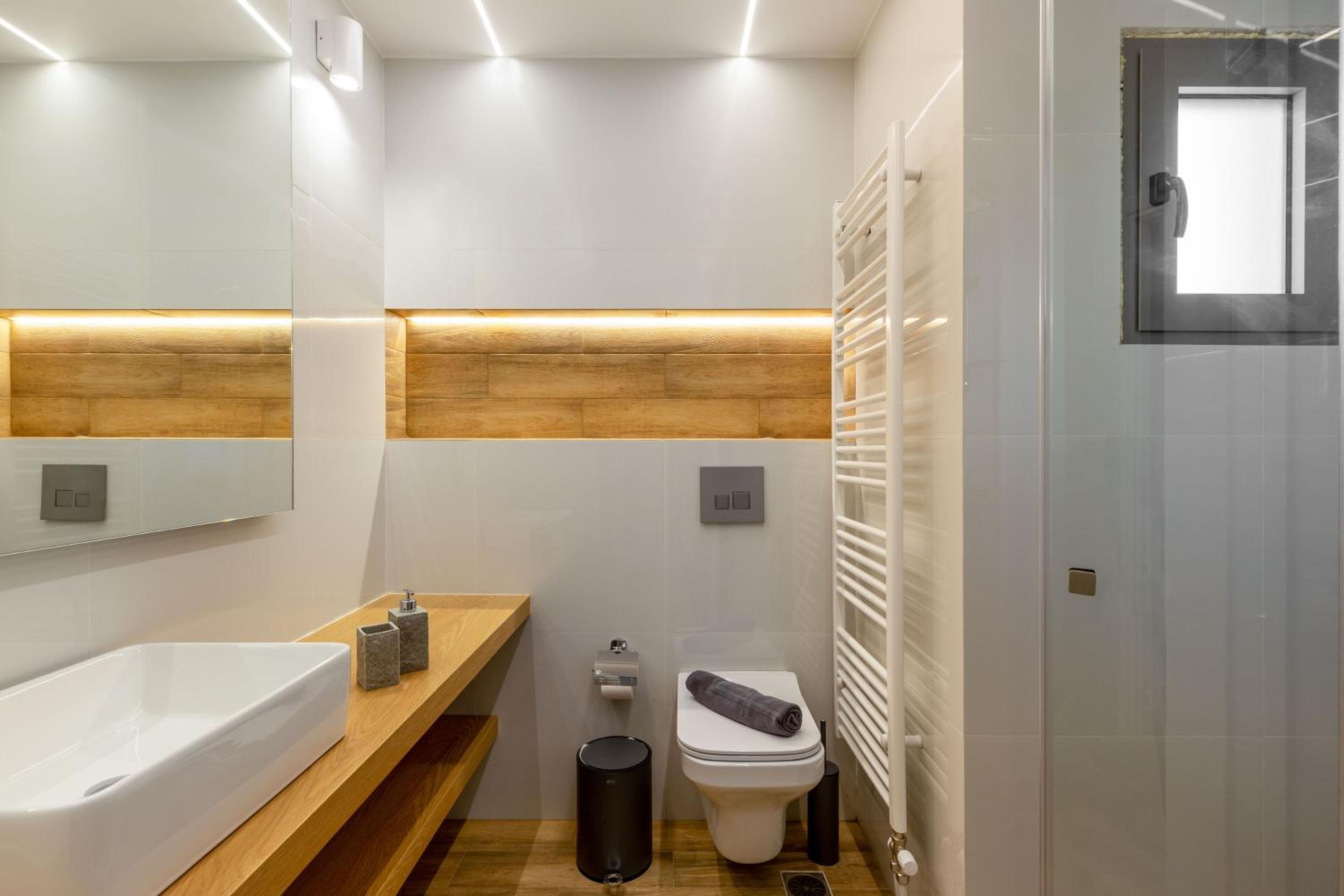 IO SUITES