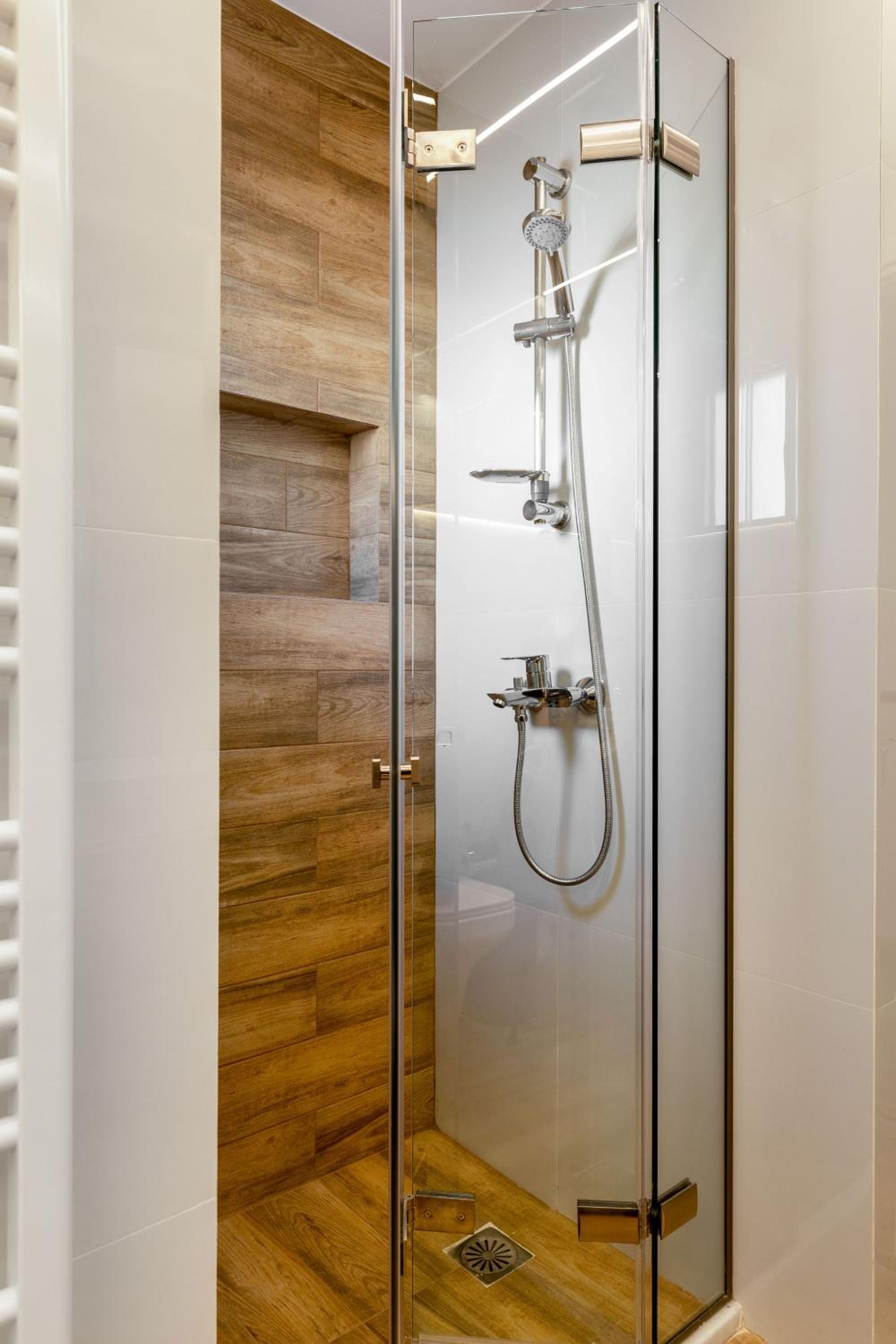 IO SUITES