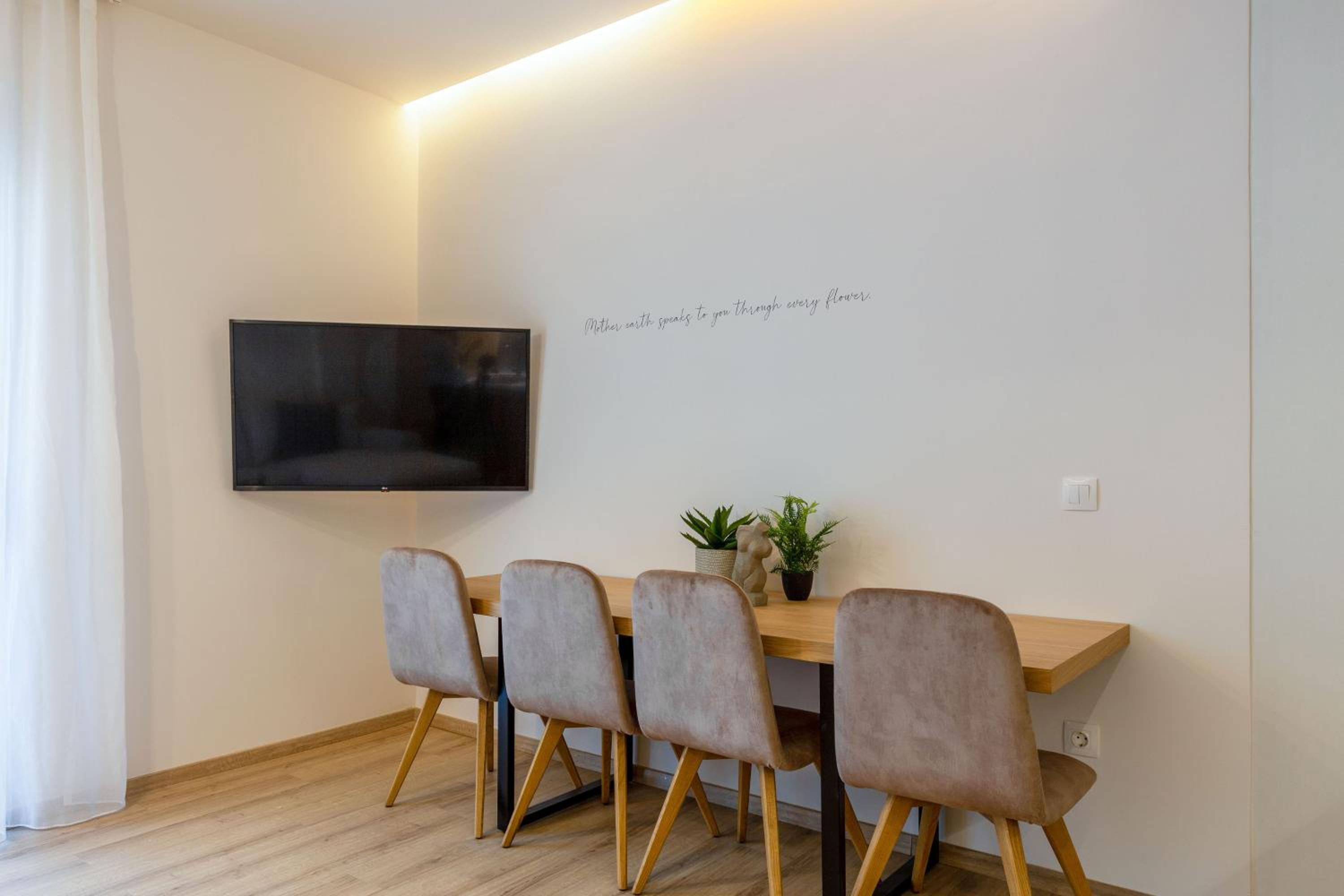 IO SUITES