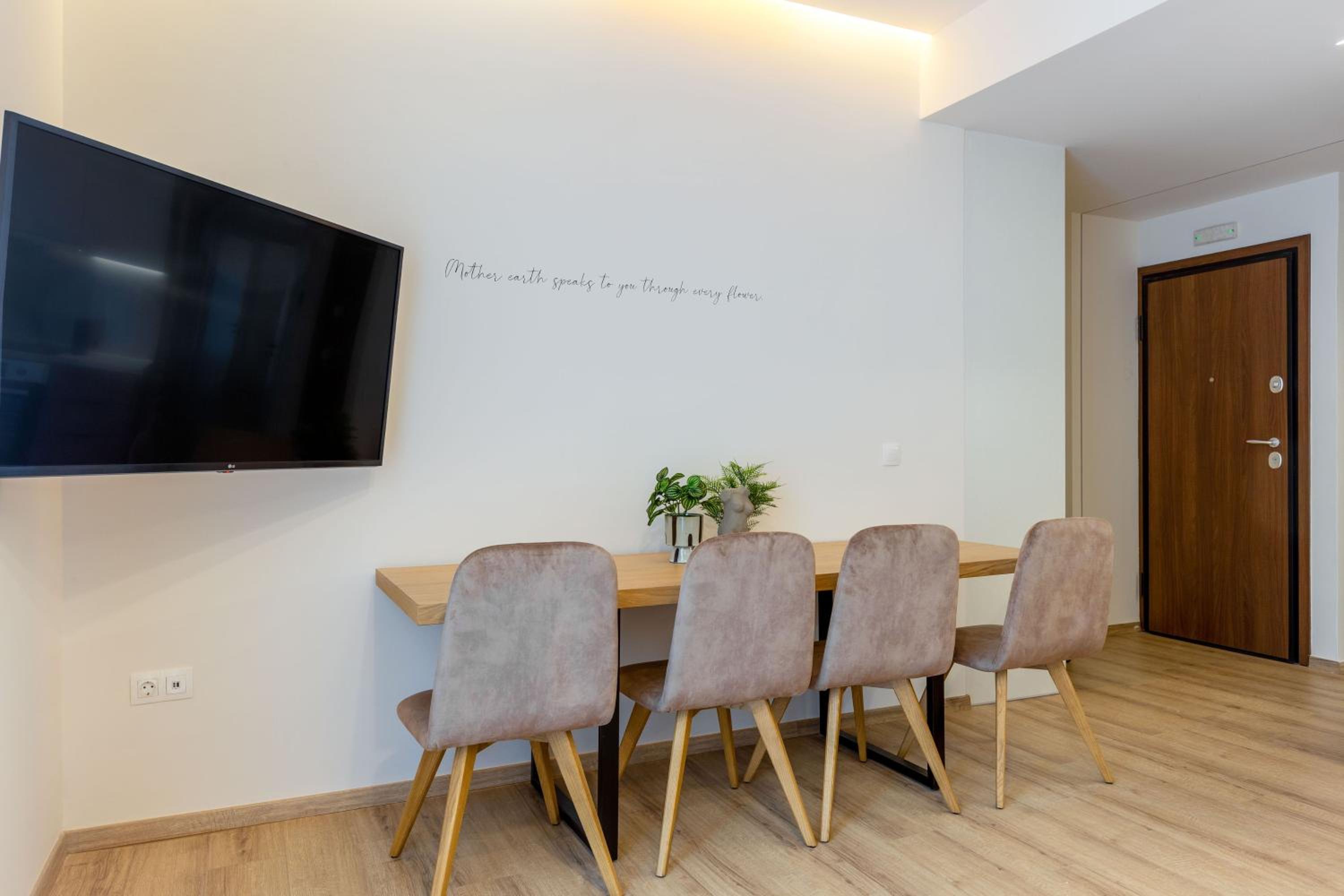 IO SUITES