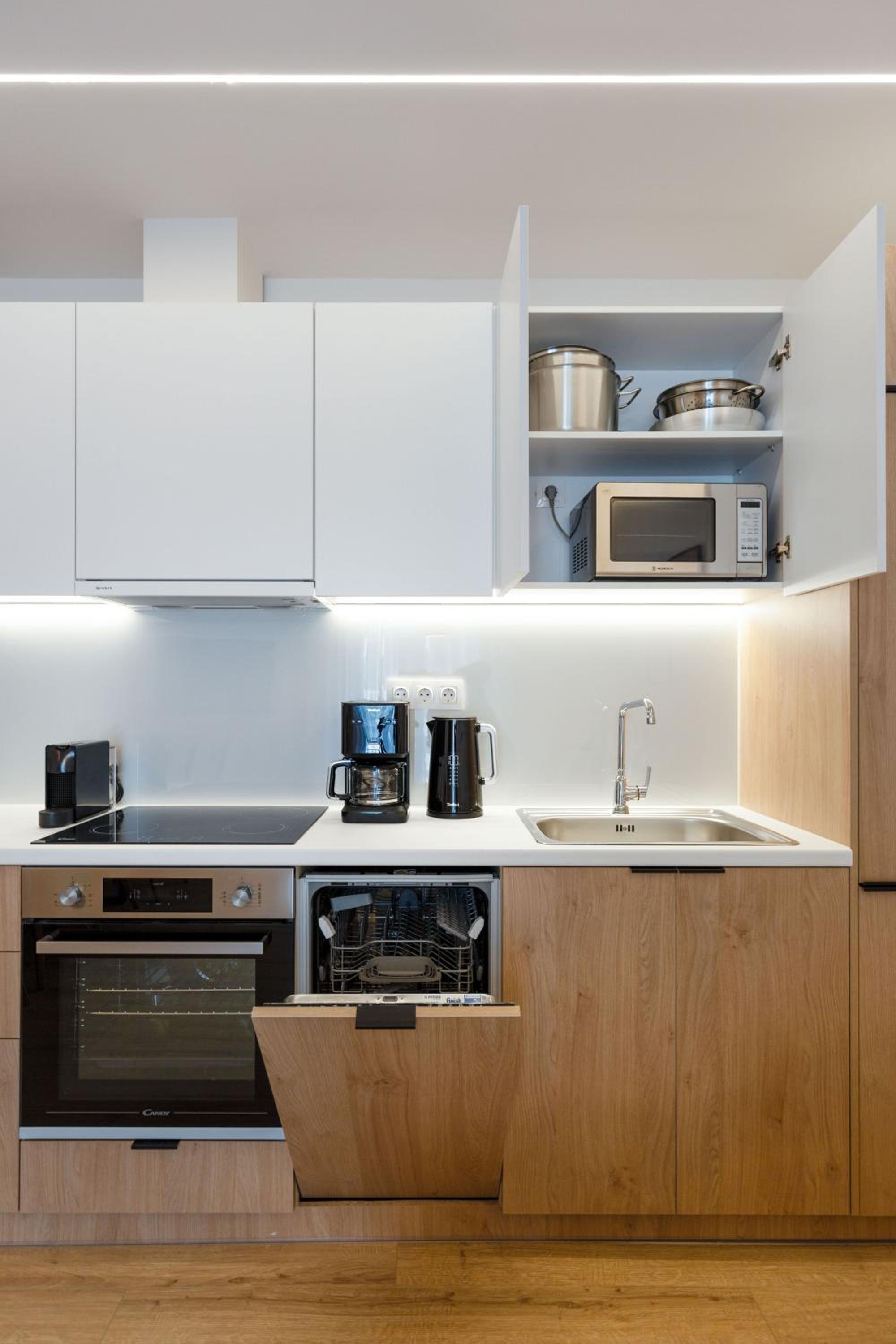 IO SUITES
