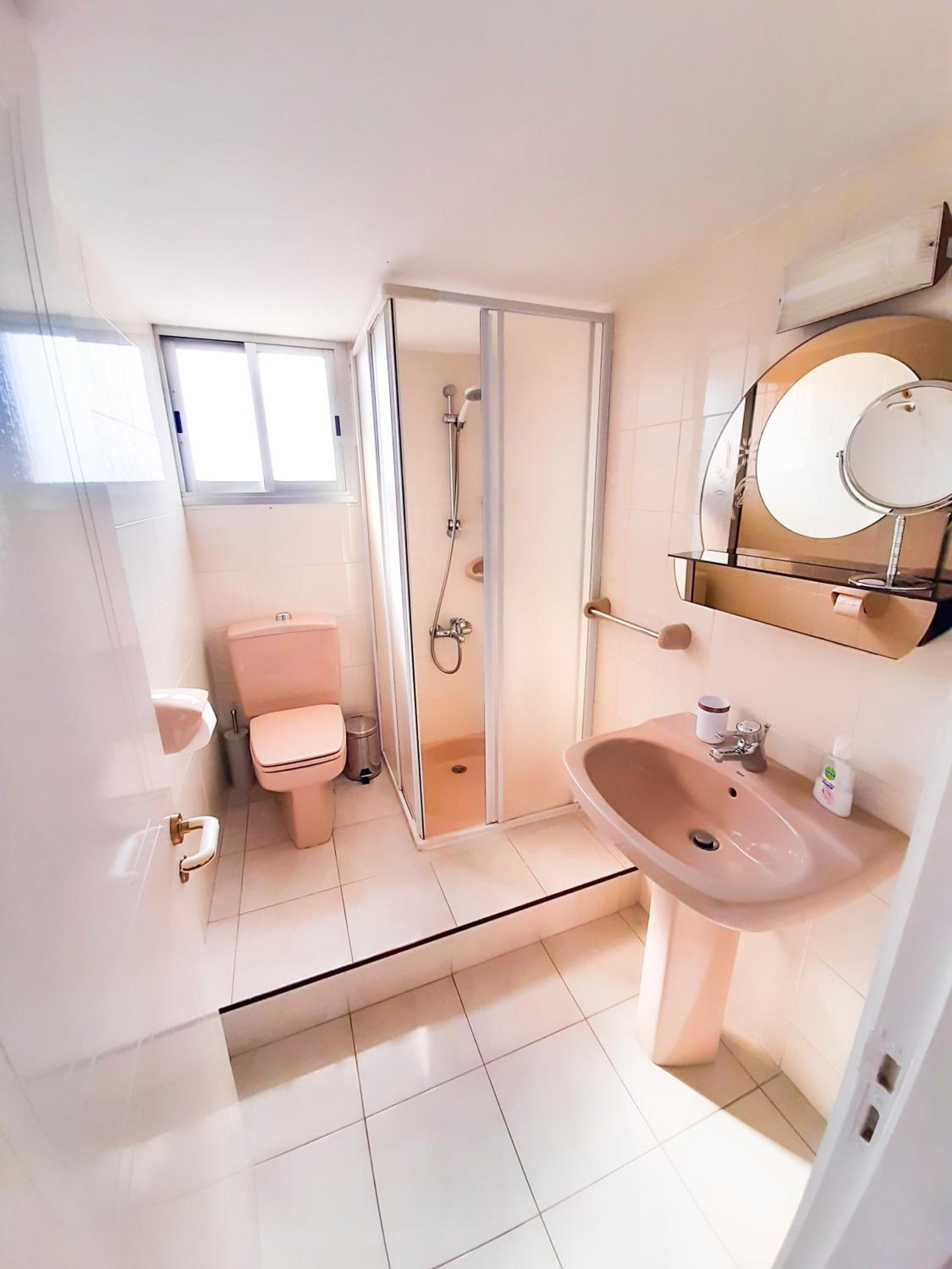 Limassol Vacations - Samson Sea Breeze, 3bed sleeps 6, free WiFi - Property Image 20