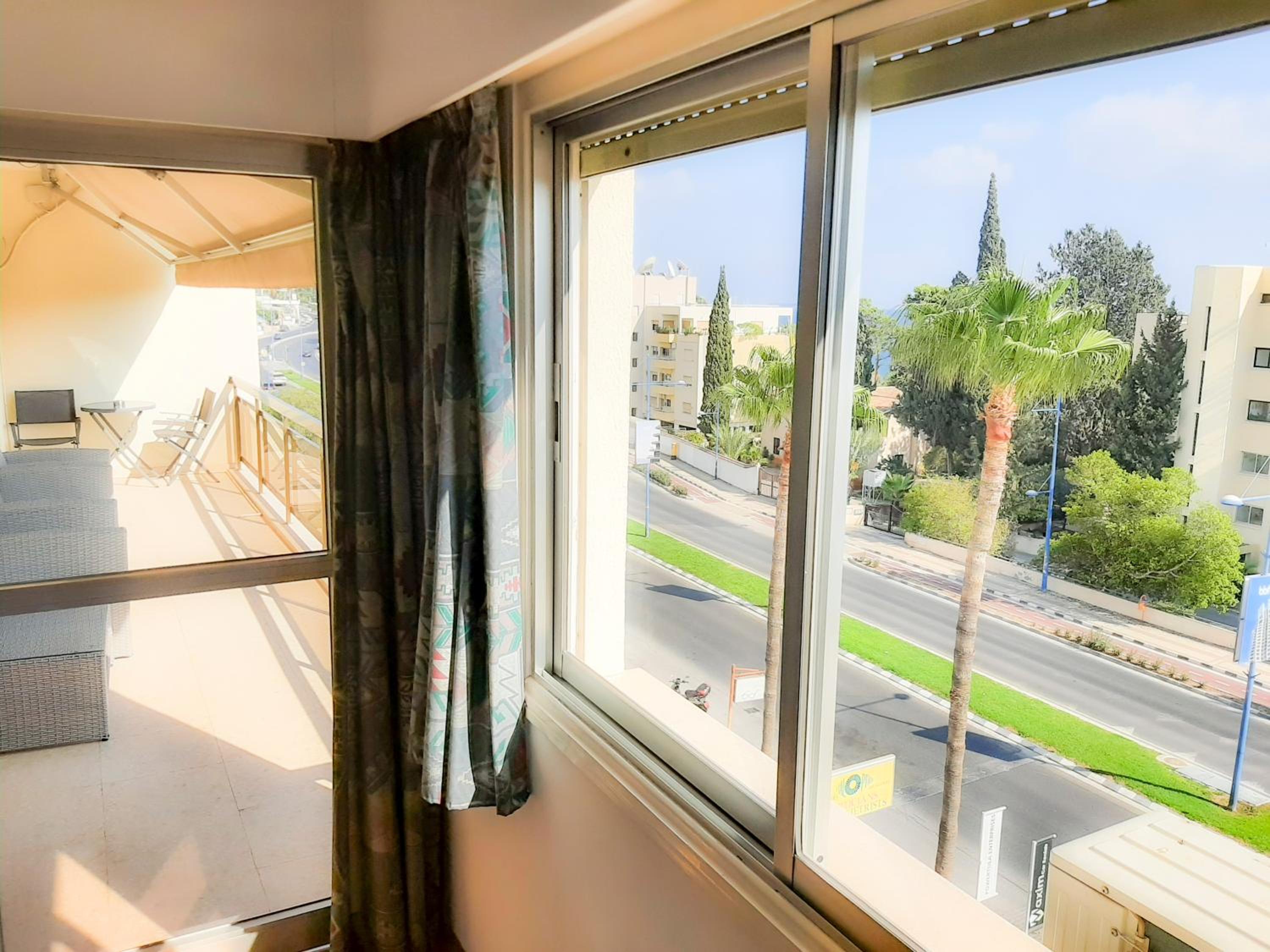 Limassol Vacations - Samson Sea Breeze, 3bed sleeps 6, free WiFi - Property Image 2
