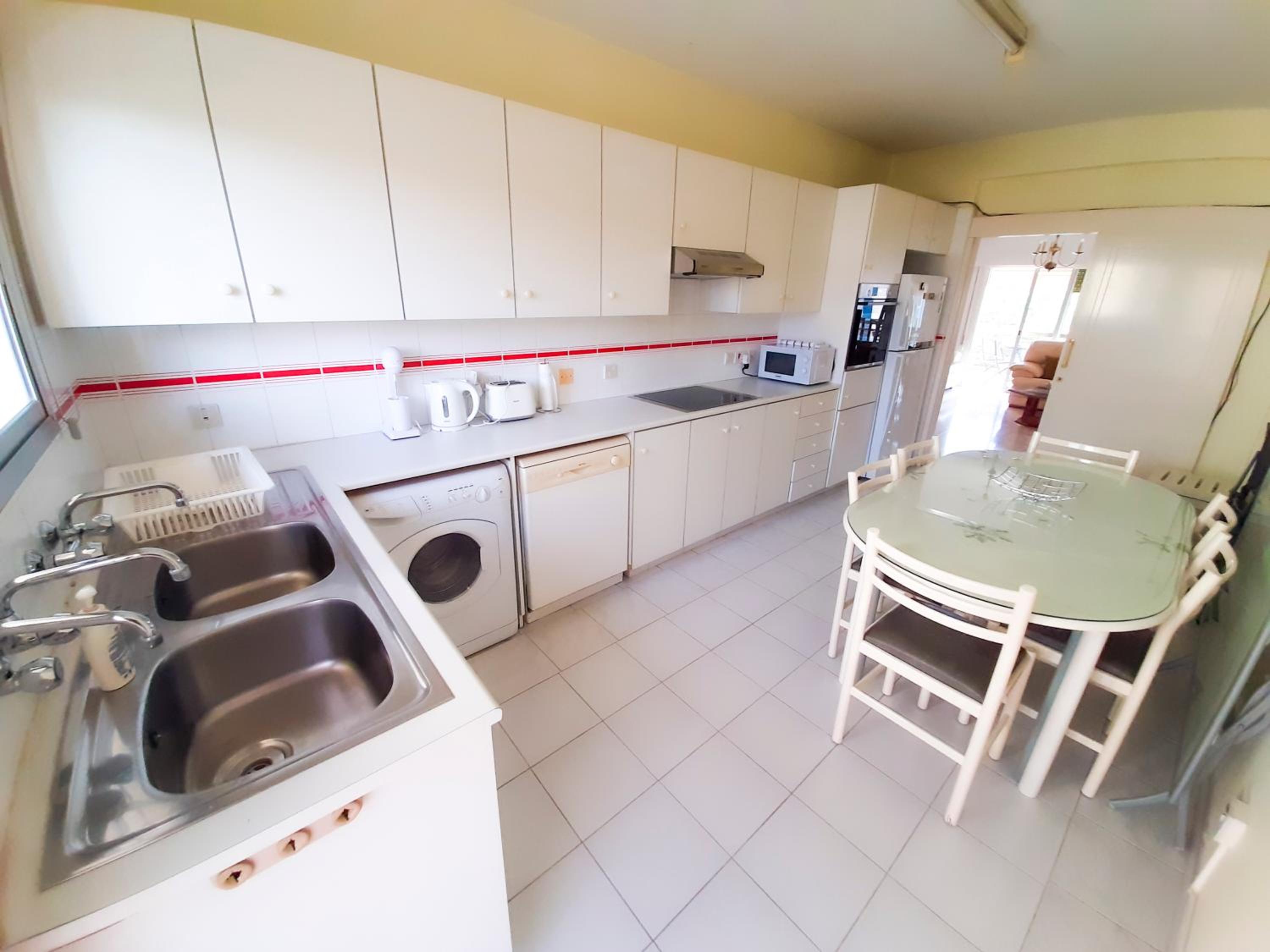 Limassol Vacations - Samson Sea Breeze, 3bed sleeps 6, free WiFi - Property Image 14