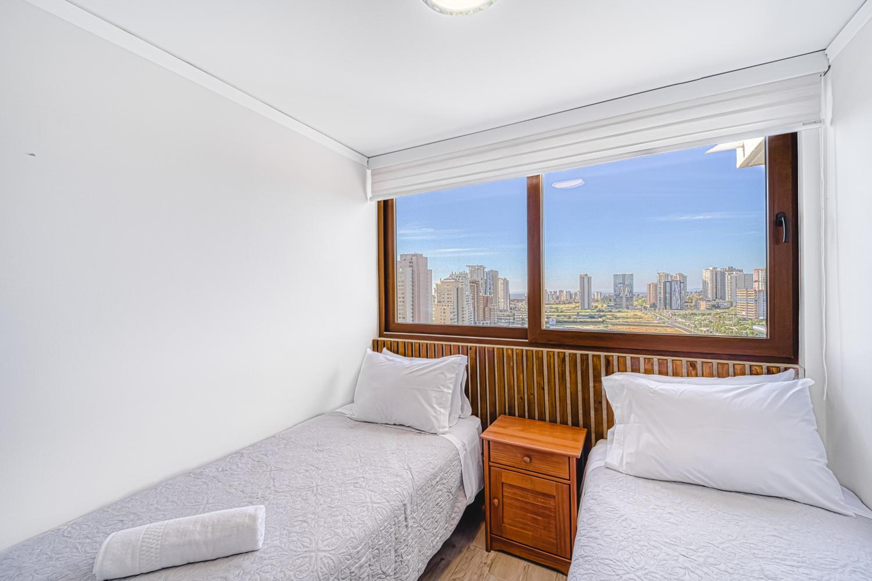 Wood Summer 2B W/Parking, Wifi & View.