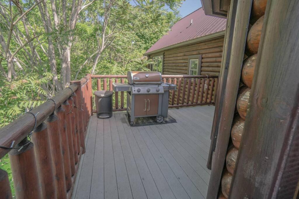 Smoke Rise Lodge · Lake Front, Luxury Cabin, Hot Tub, view 4
