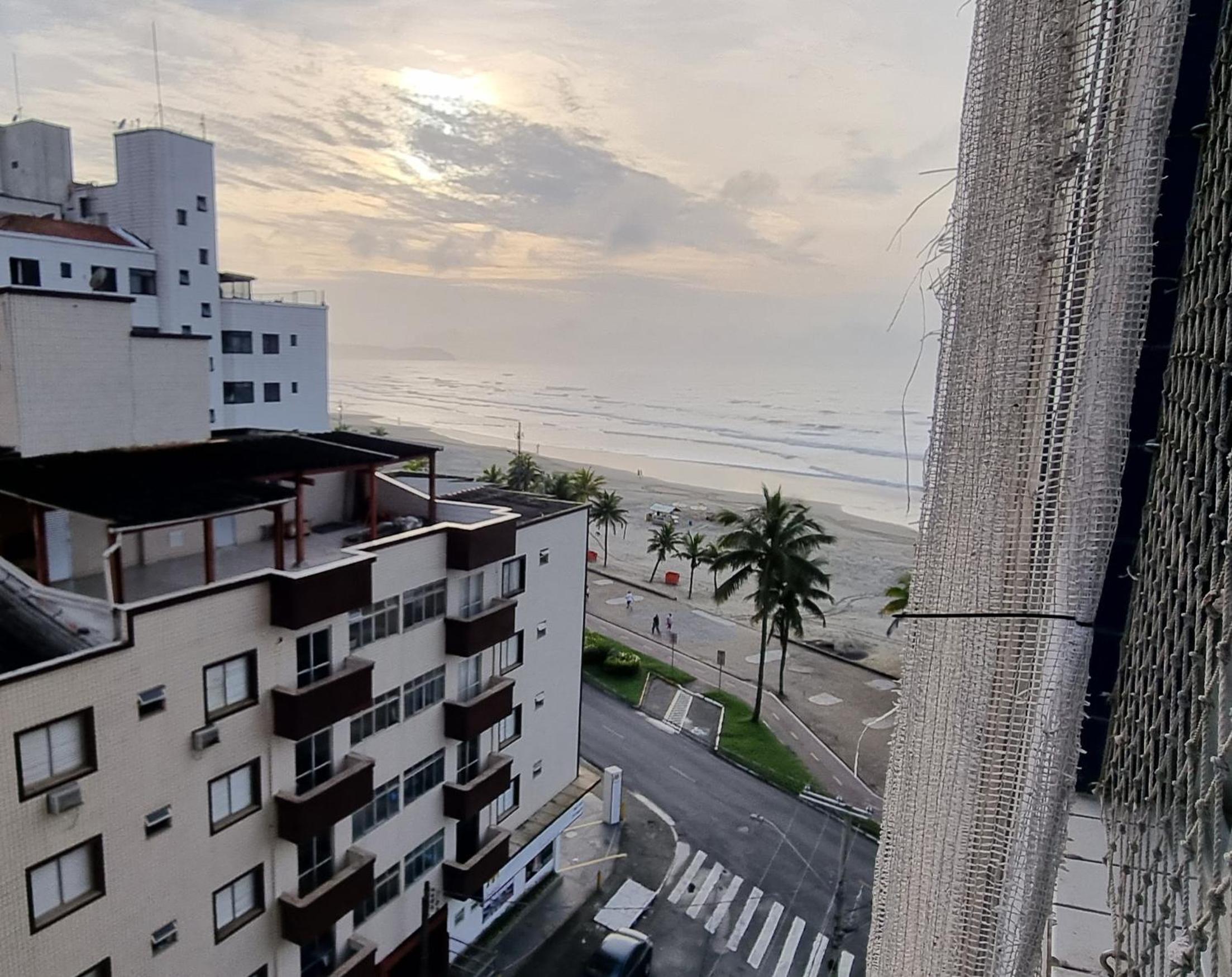 Apartamento Kit Ocian na Praia Grande Frente Mar