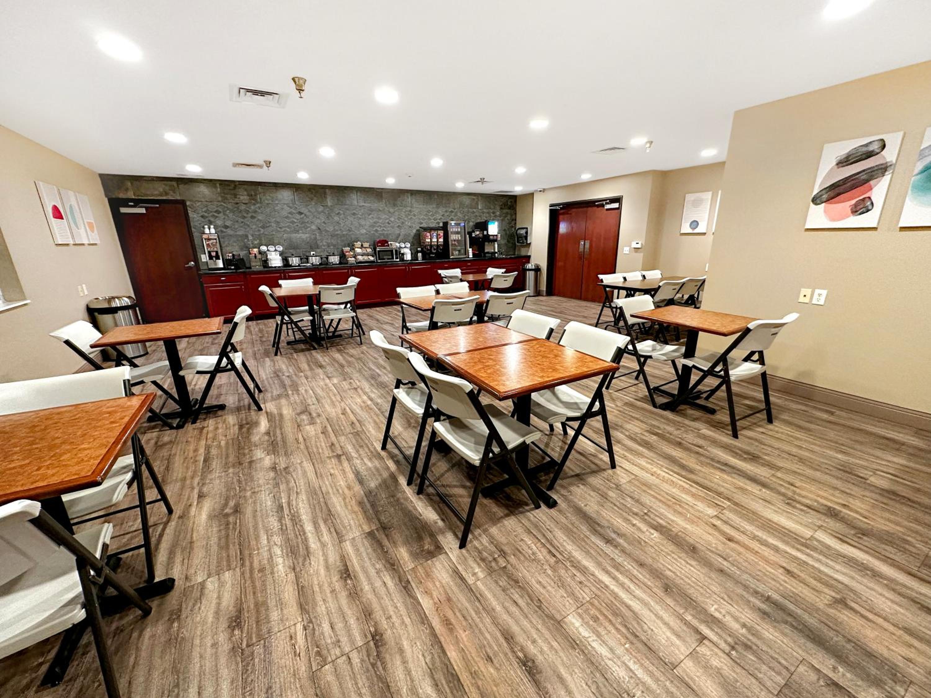 Estherville Hotel & Suites