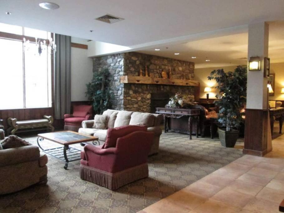 Ski On Off 1BR Suite 1st Flr Sleeps 4 Jiminy Peak view 4