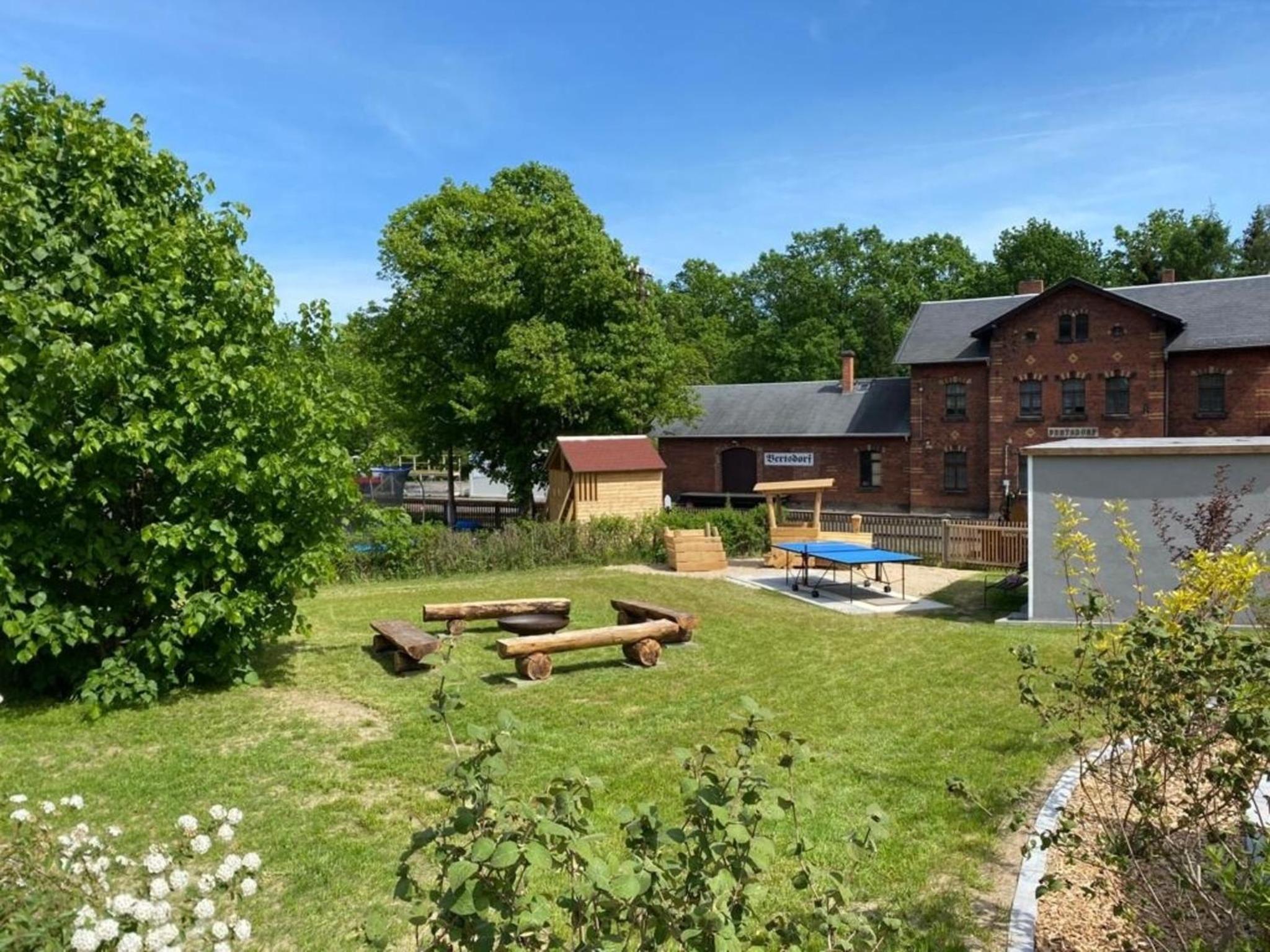 Ferienhaus Bimmelbahn 2 - Familienferienhaus 100 m am Dampflokbahnhof Sauna Trampolin Spielezimmer