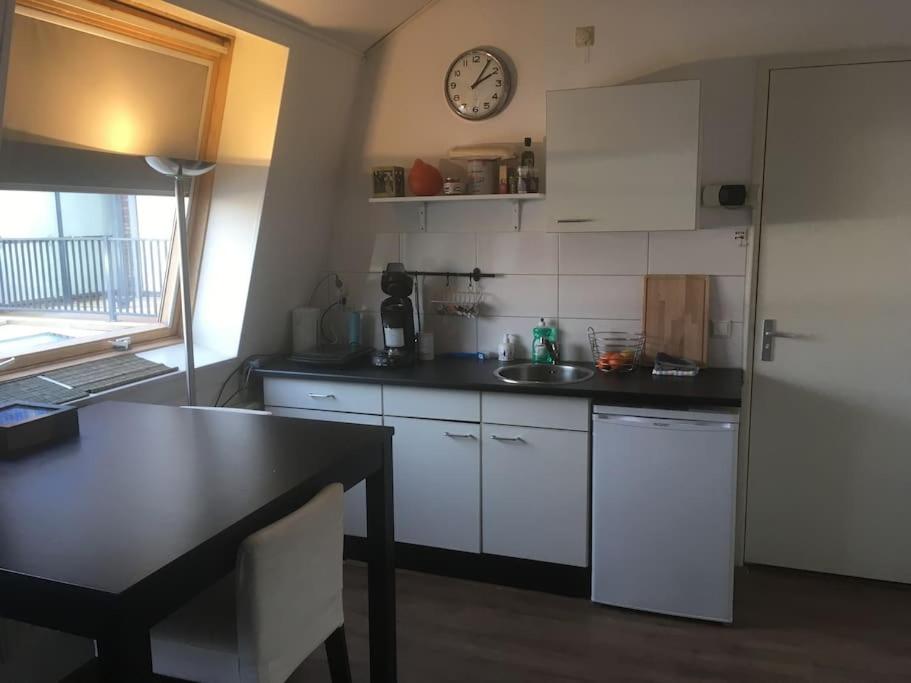 Studio, 21 minutes by bus to downtown Amsterdam view 4