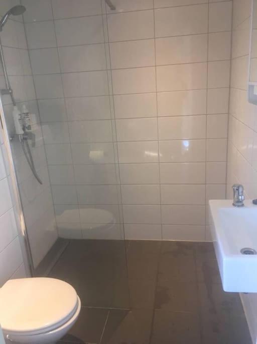 Studio, 21 minutes by bus to downtown Amsterdam view 3