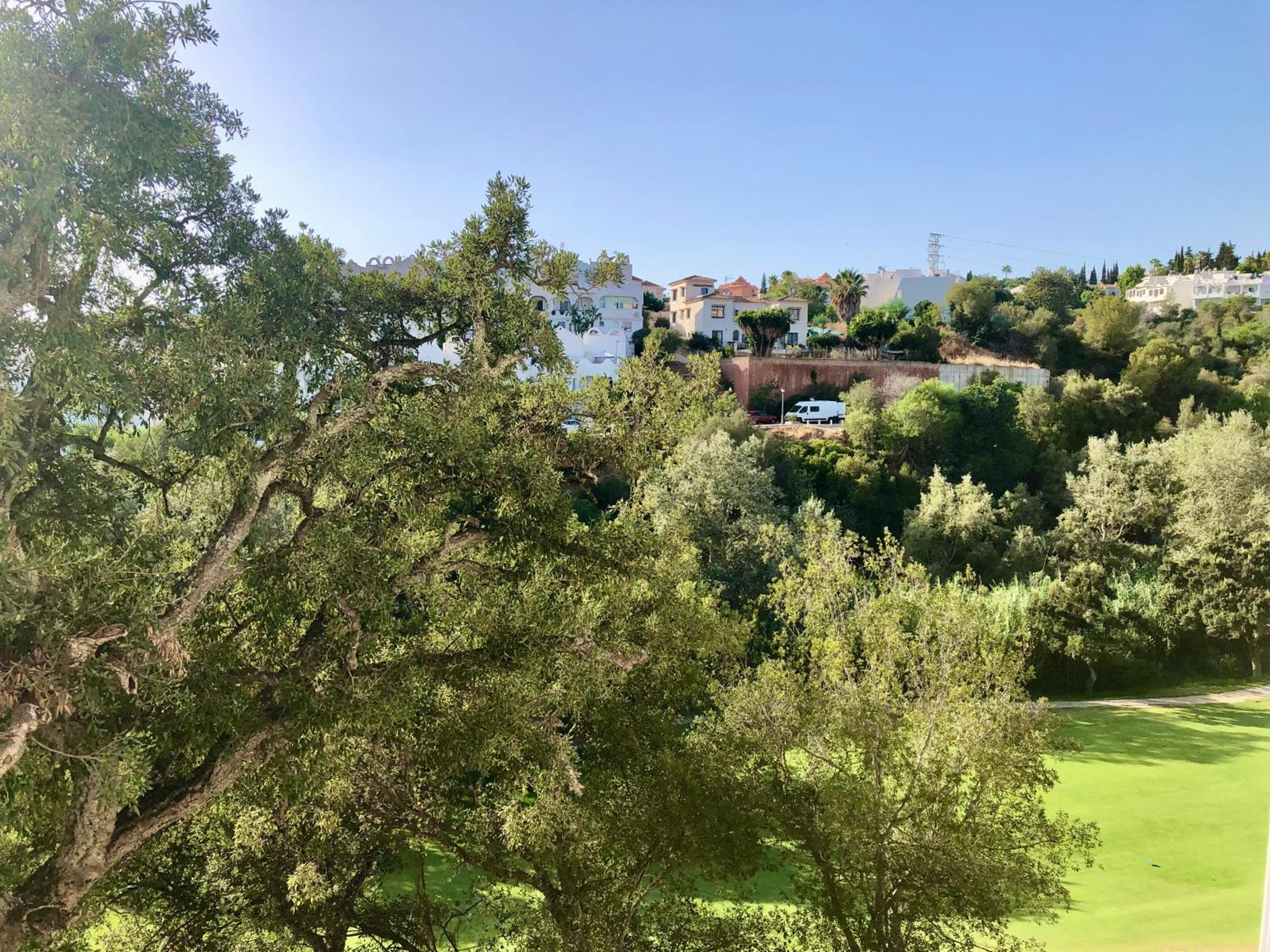 Modern Apartment in front of Cabopino Golf