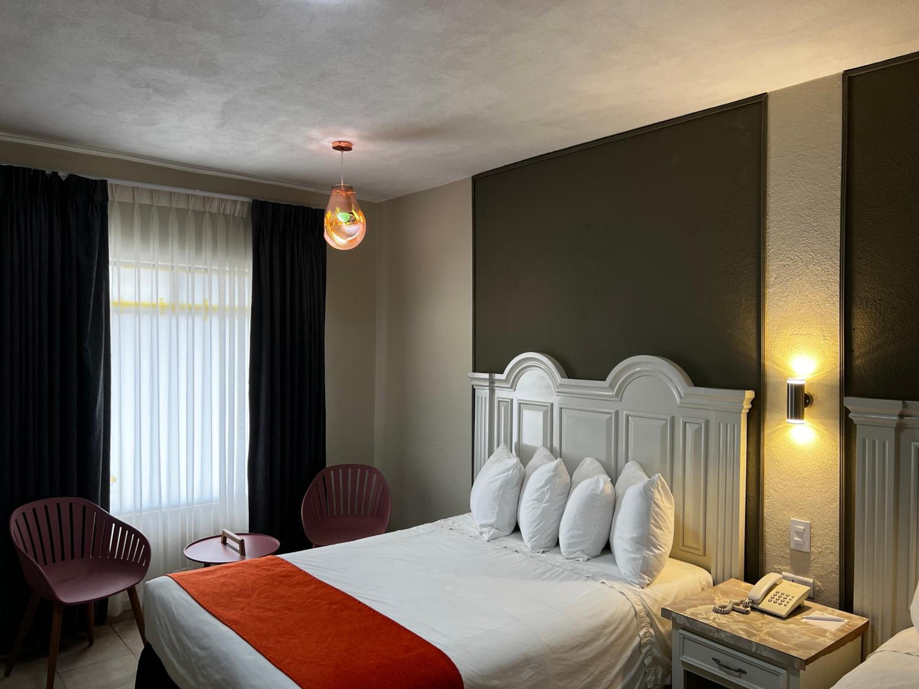 Nuevo Laredo Vacations - HOTEL LOS ROBLES - Property Image 3