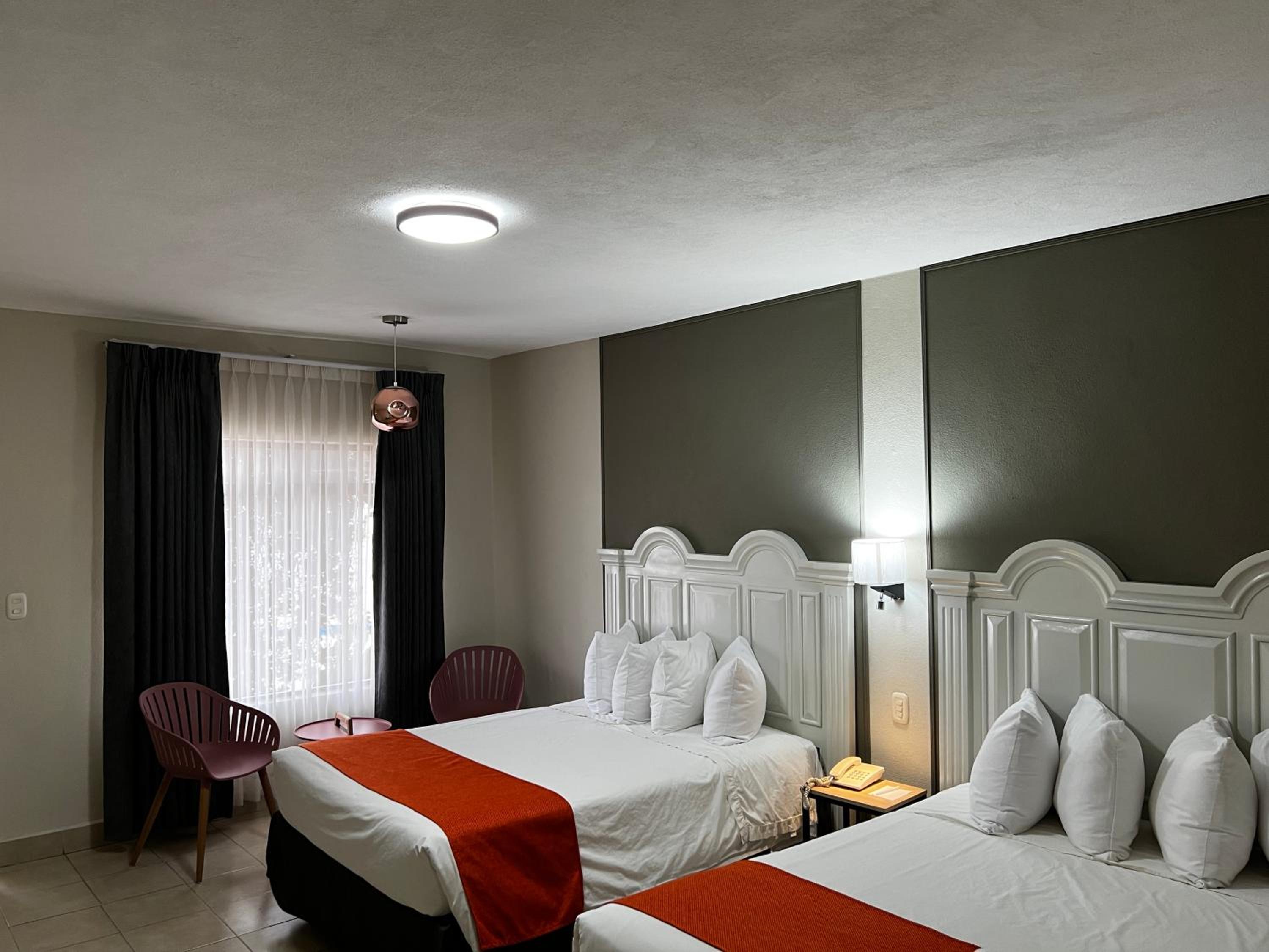 Nuevo Laredo Vacations - HOTEL LOS ROBLES - Property Image 2