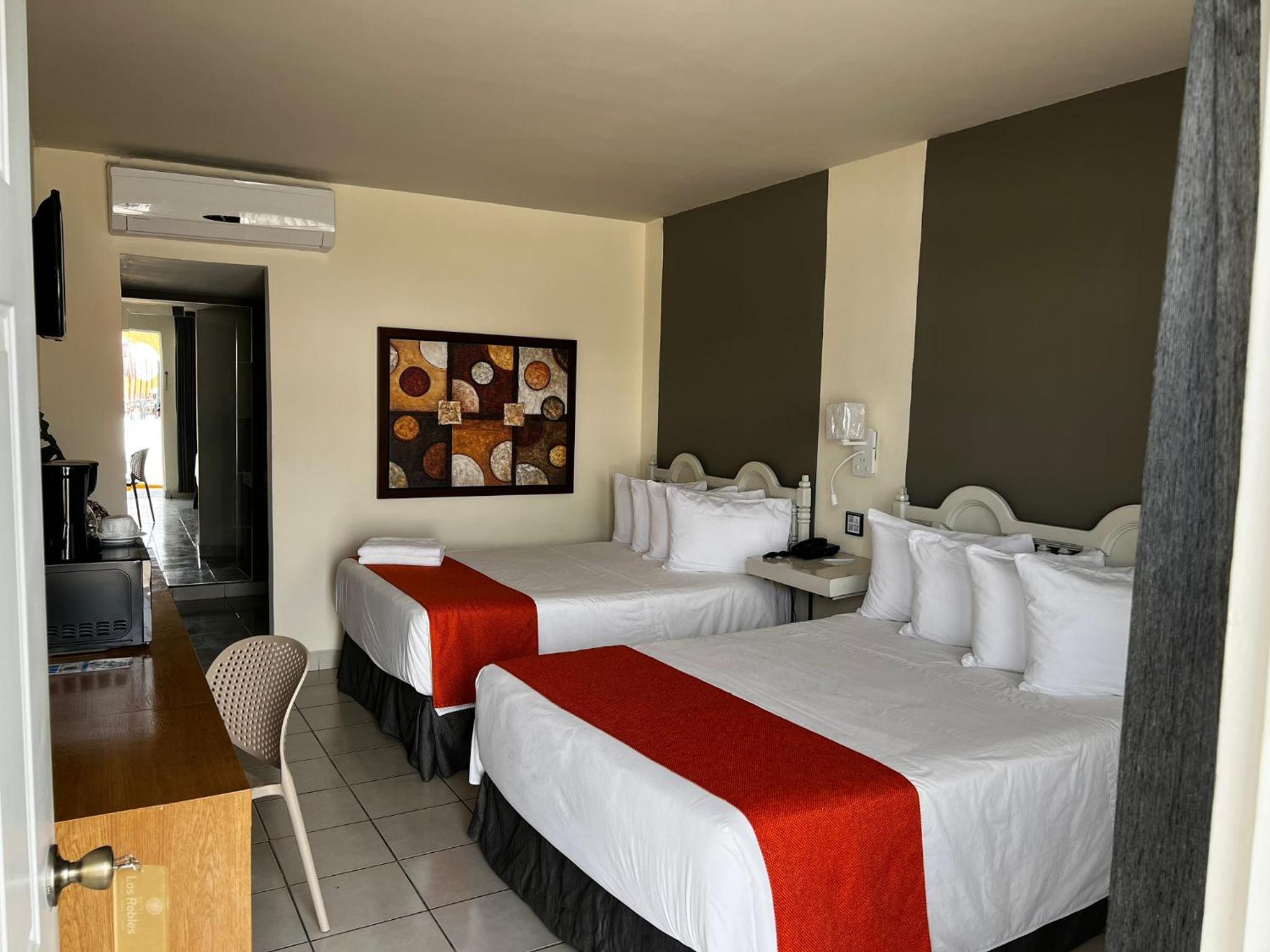 Nuevo Laredo Vacations - HOTEL LOS ROBLES - Property Image 4