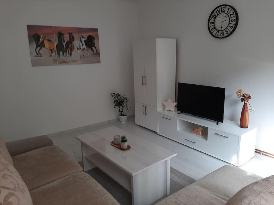 White & Tidy - Apartment Sarajevo