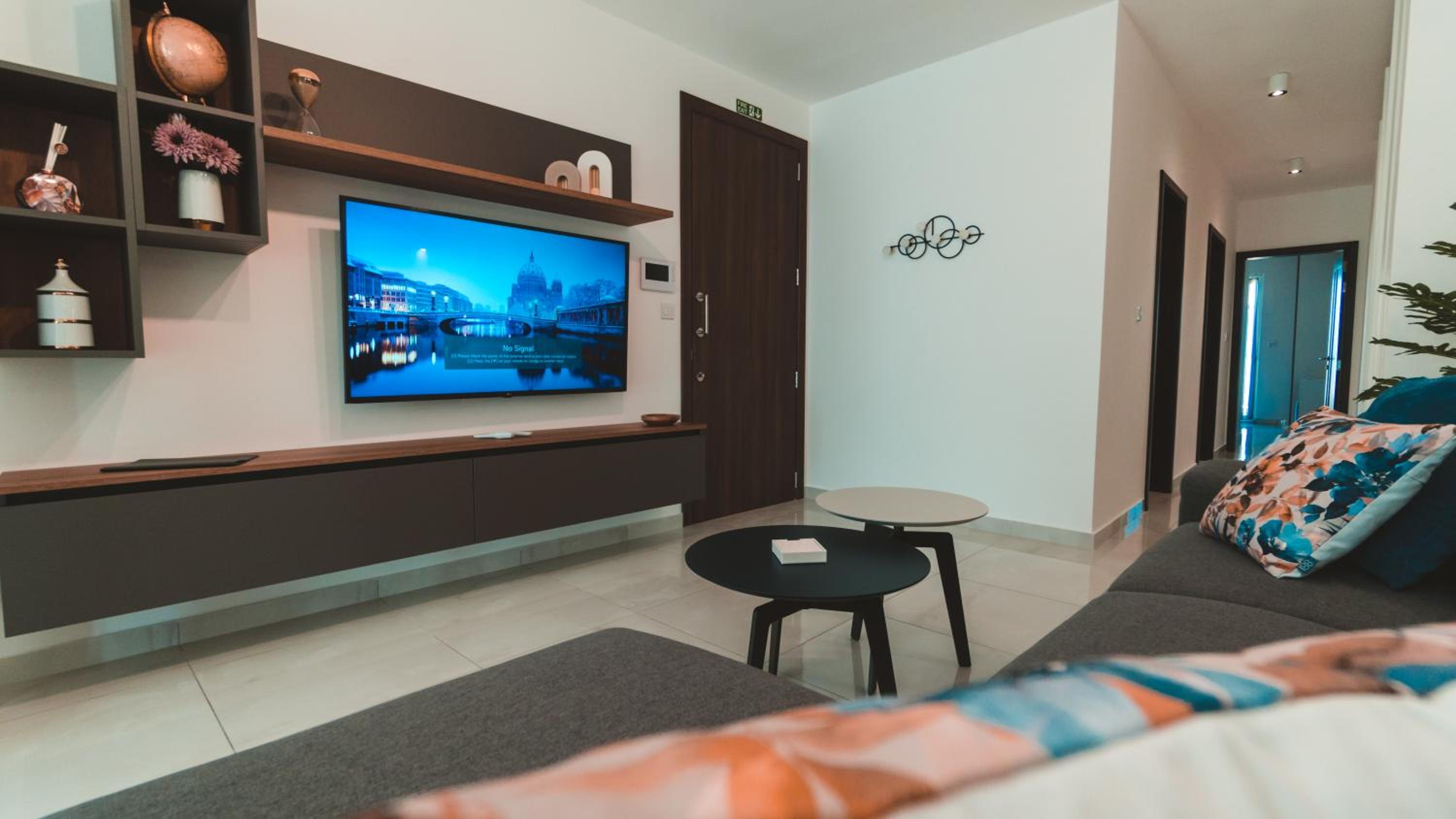 Beachside Stylish & Cosy 2BR Apartment with Free Parking view 3