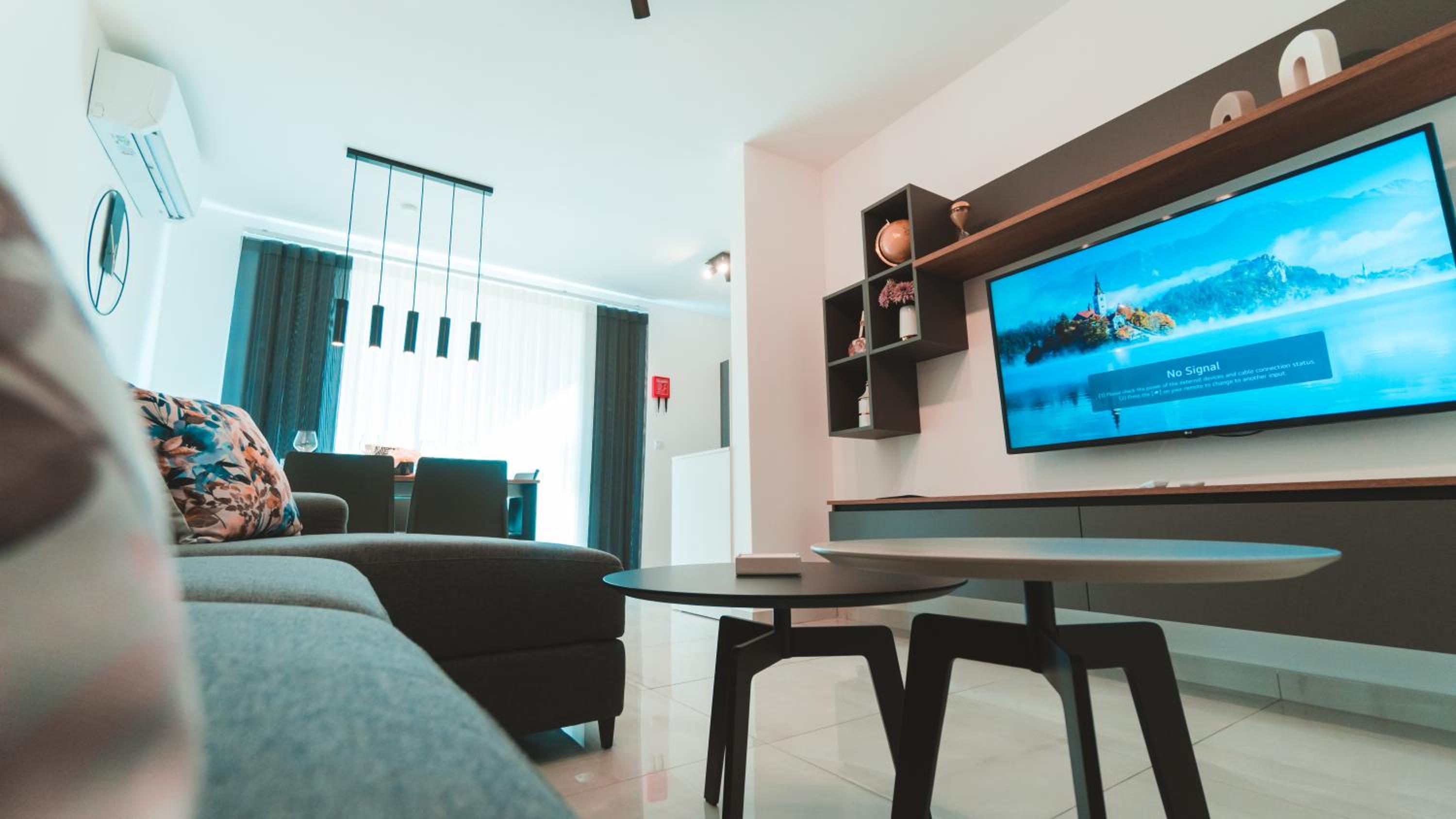 Beachside Stylish & Cosy 2BR Apartment with Free Parking view 4