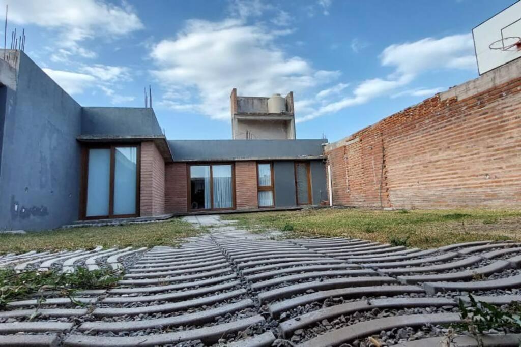 Casa amplia en ubicación tranquila de la ciudad
