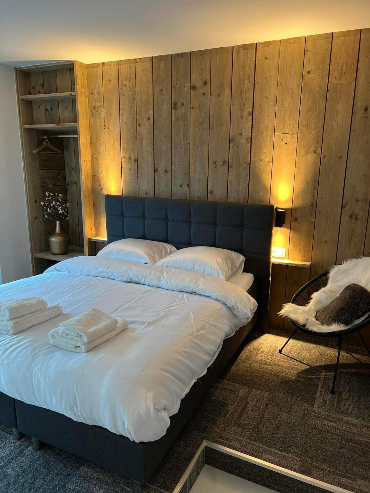 Bruges Vacations - Prachtige kamer in centrum Brugge met badkamer ! - Property Image 32