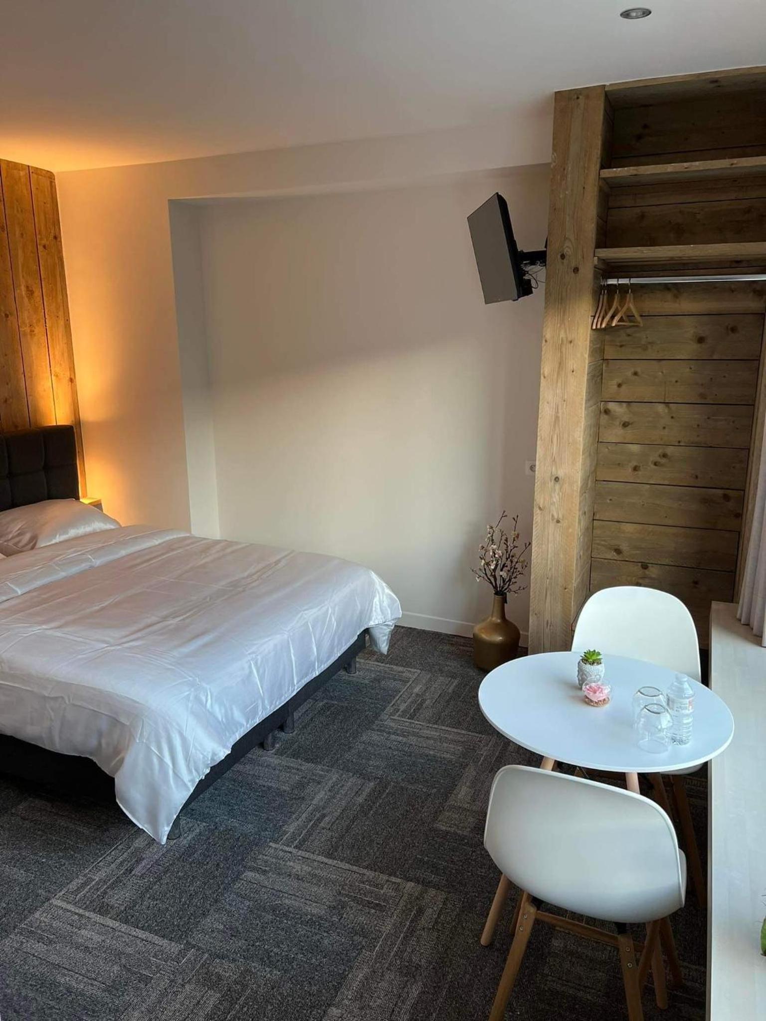 Bruges Vacations - Prachtige kamer in centrum Brugge met badkamer ! - Property Image 20
