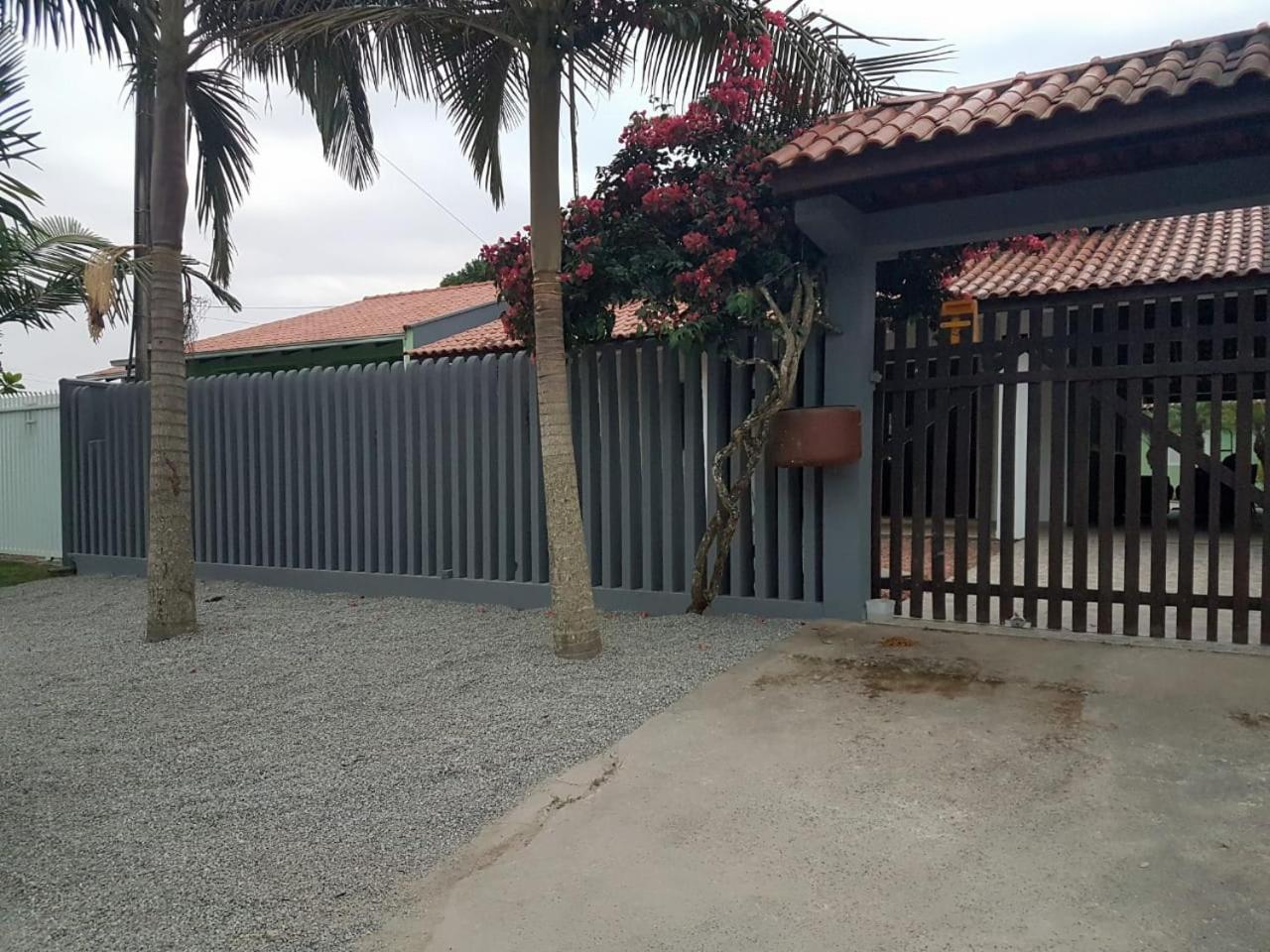 Linda casa c/Piscina, Ar e conforto próximo do Mar