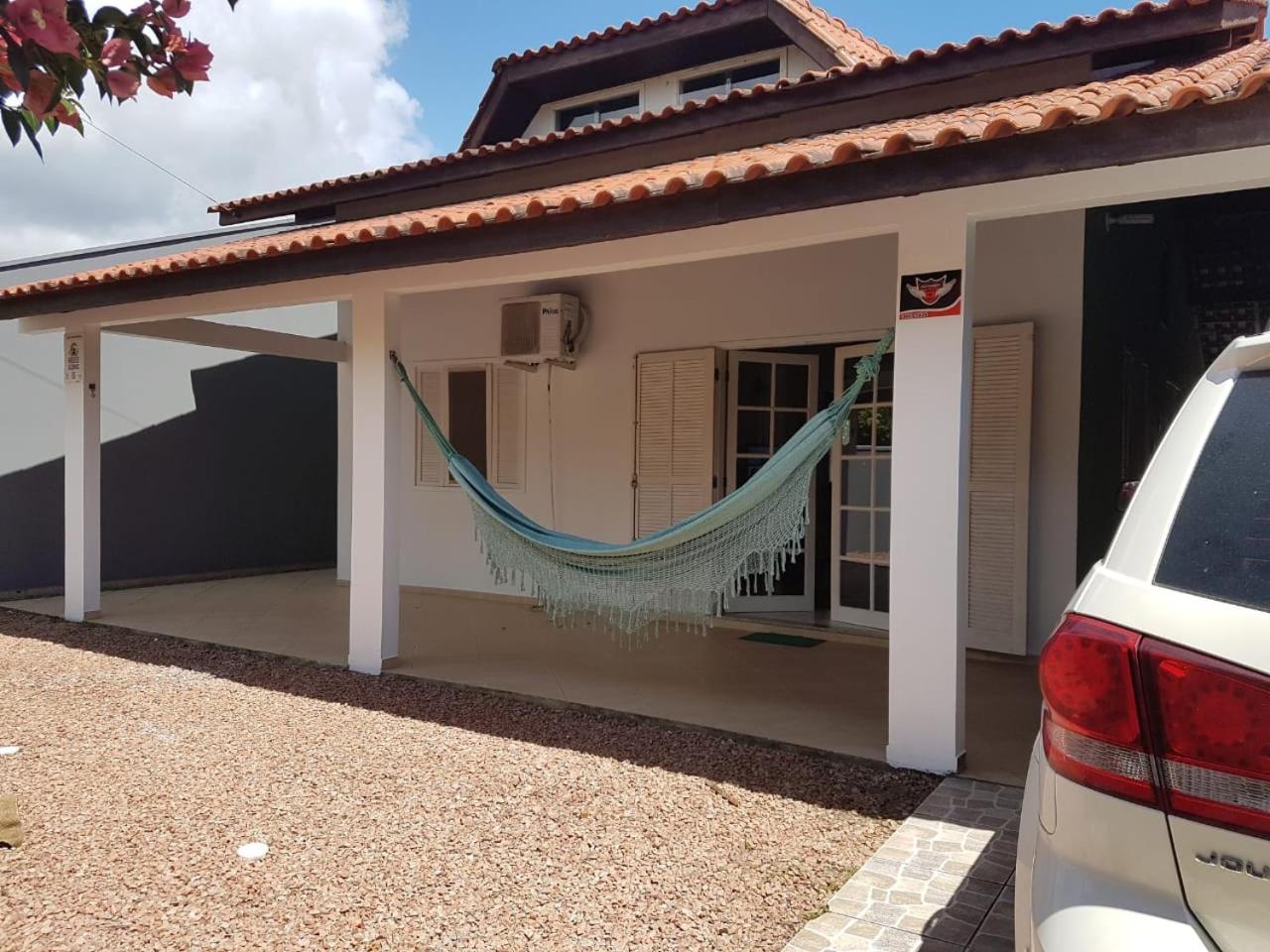 Linda casa c/Piscina, Ar e conforto próximo do Mar