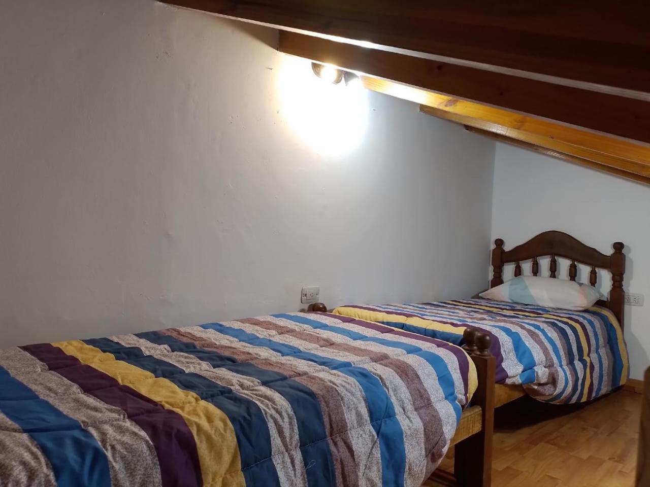 Alojamiento con pileta Mesas