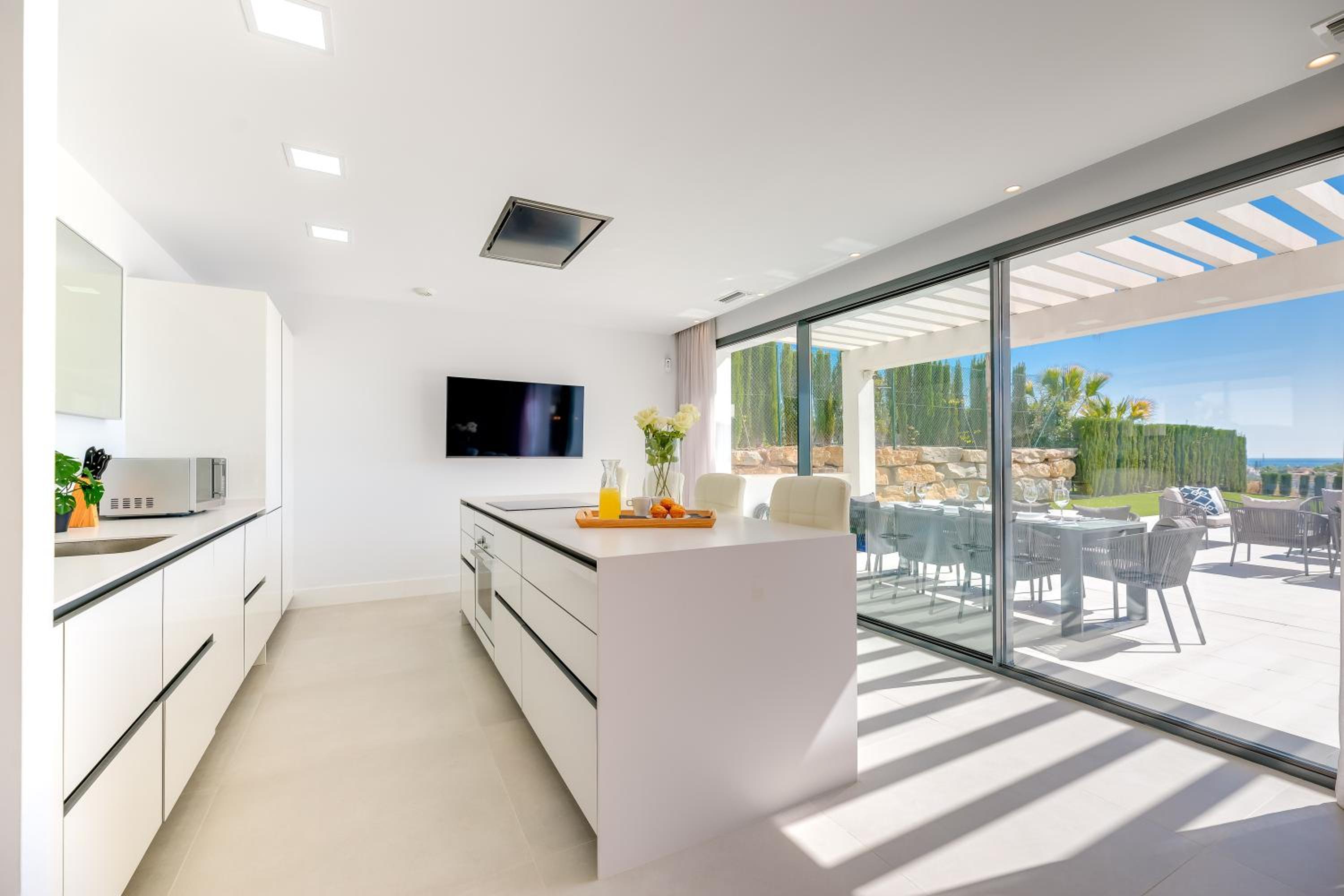 VACATION MARBELLA I Villa De La Resina, Infinity Pool, 24-7 Security, Rooftop Solarium, BBQ, Golf Community, Africa Views view 2