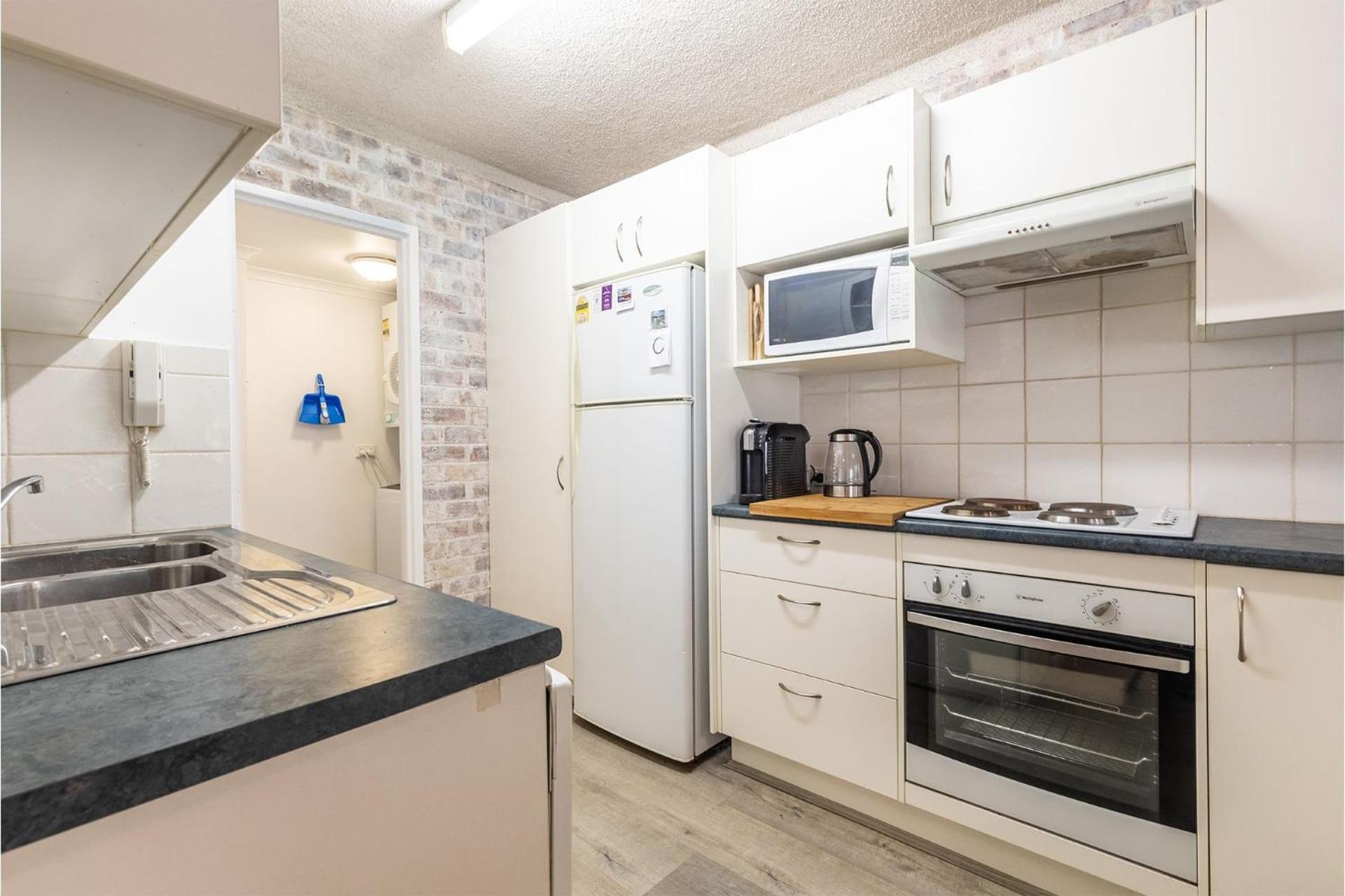 Bay Parklands 39 2 Gowrie Ave close to waters edge