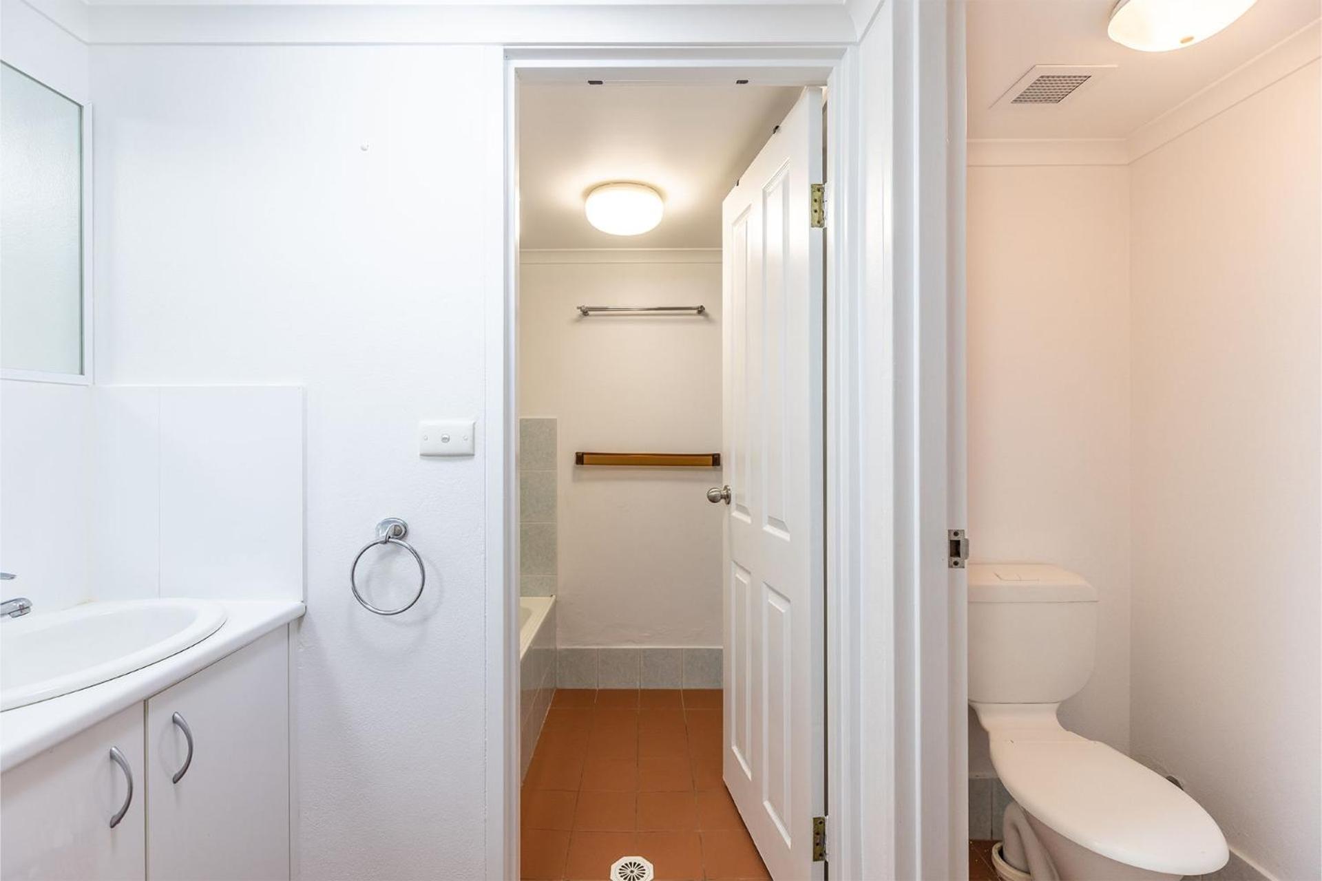 Bay Parklands 39 2 Gowrie Ave close to waters edge