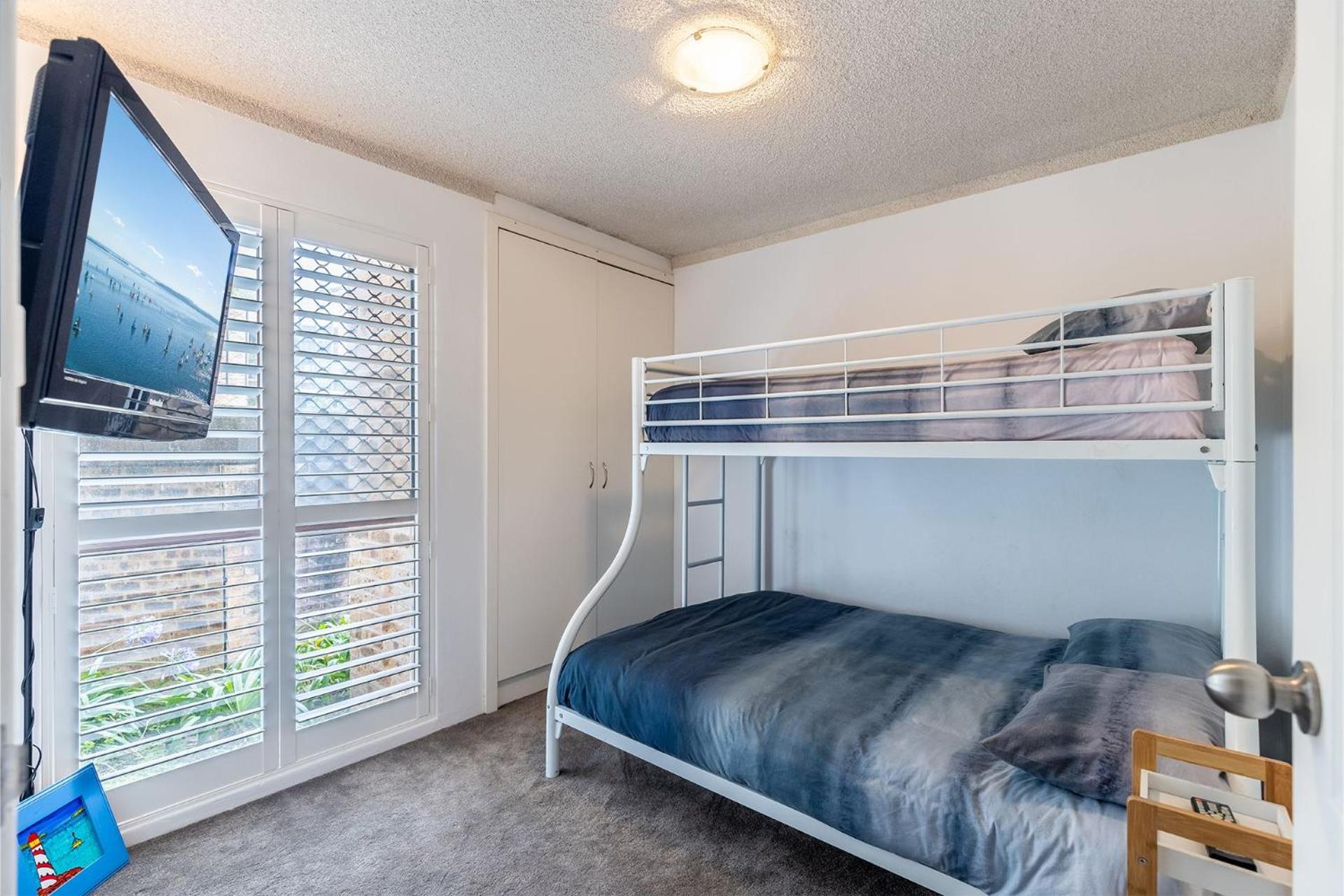 Bay Parklands 39 2 Gowrie Ave close to waters edge