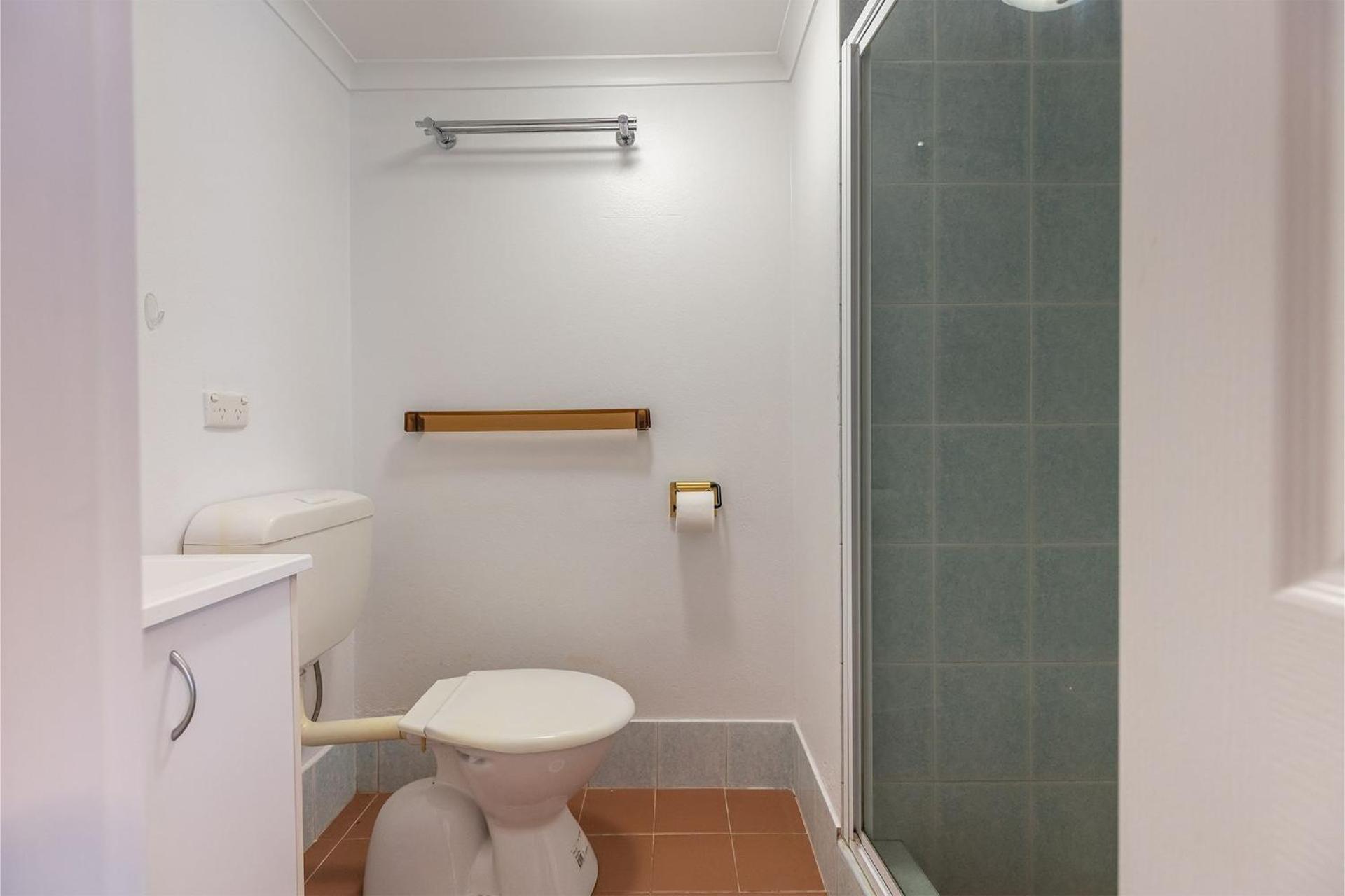 Bay Parklands 39 2 Gowrie Ave close to waters edge