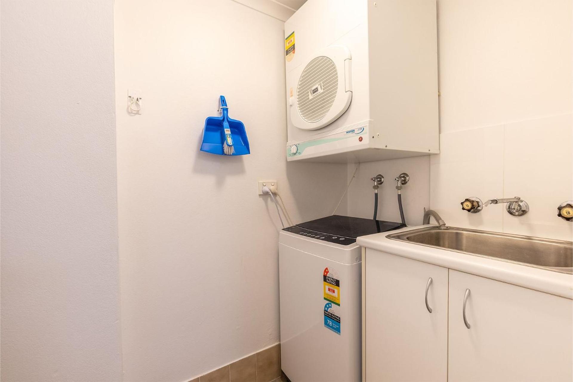 Bay Parklands 39 2 Gowrie Ave close to waters edge